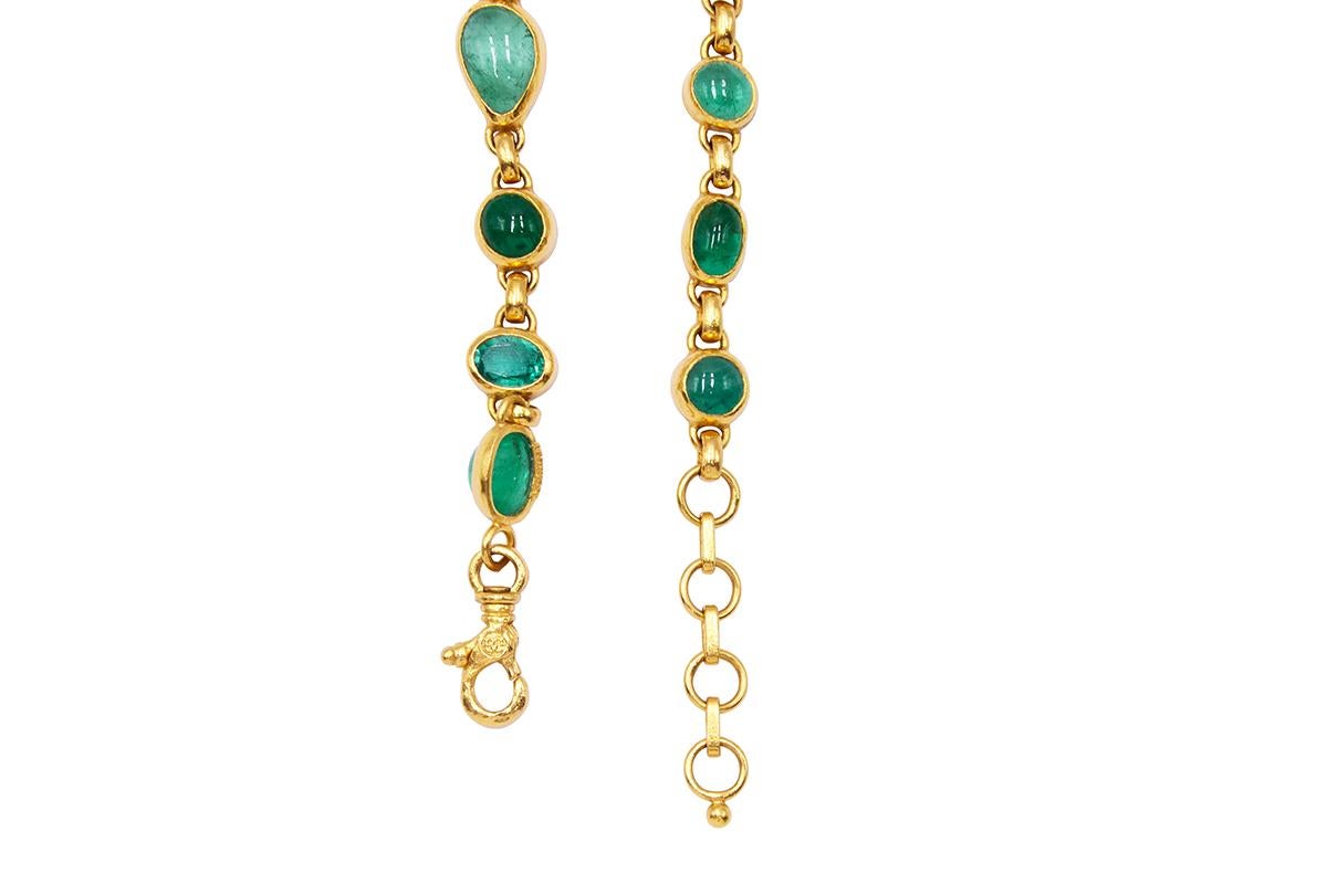 Contemporary GURHAN 22-24 Karat Hammered Yellow Gold and Mixed Shaped Emerald Bracelet