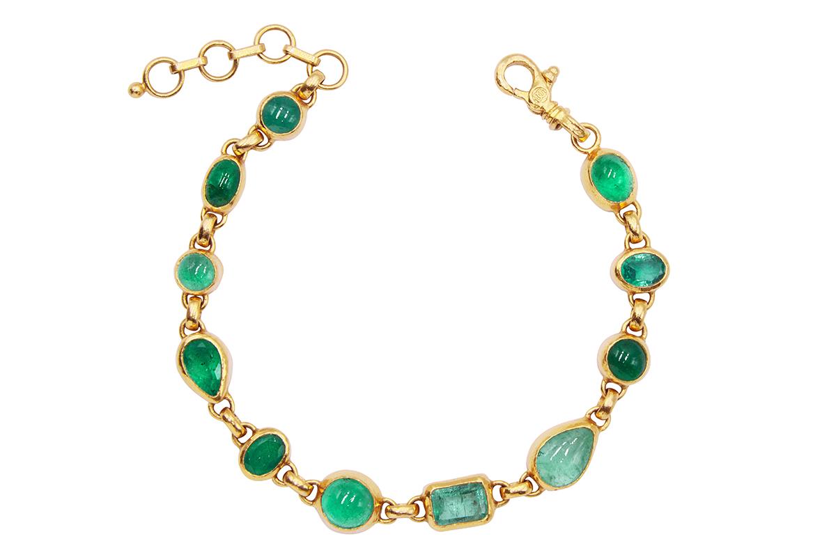 Emerald Cut GURHAN 22-24 Karat Hammered Yellow Gold and Mixed Shaped Emerald Bracelet