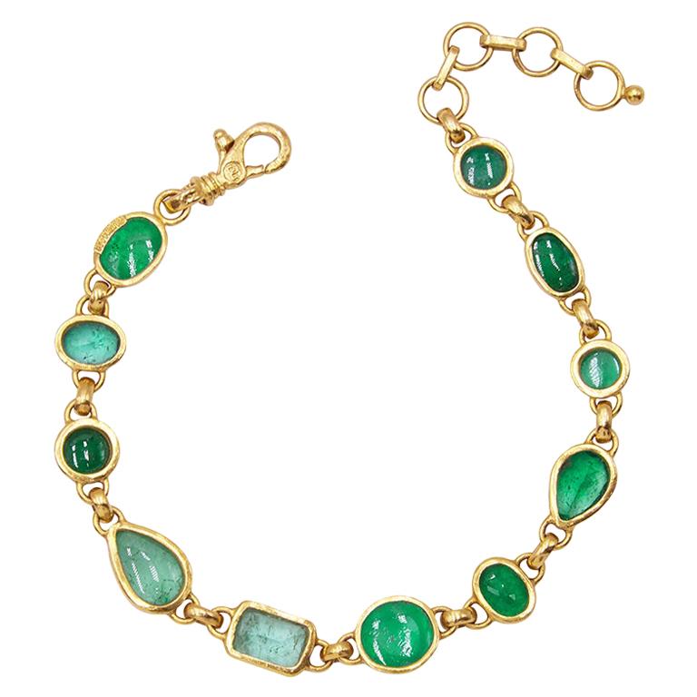 GURHAN 22-24 Karat Hammered Yellow Gold and Mixed Shaped Emerald Bracelet