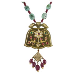 Amuleto/haldali in giada nefrite in oro 22/24K con smeraldo e rubini incastonati