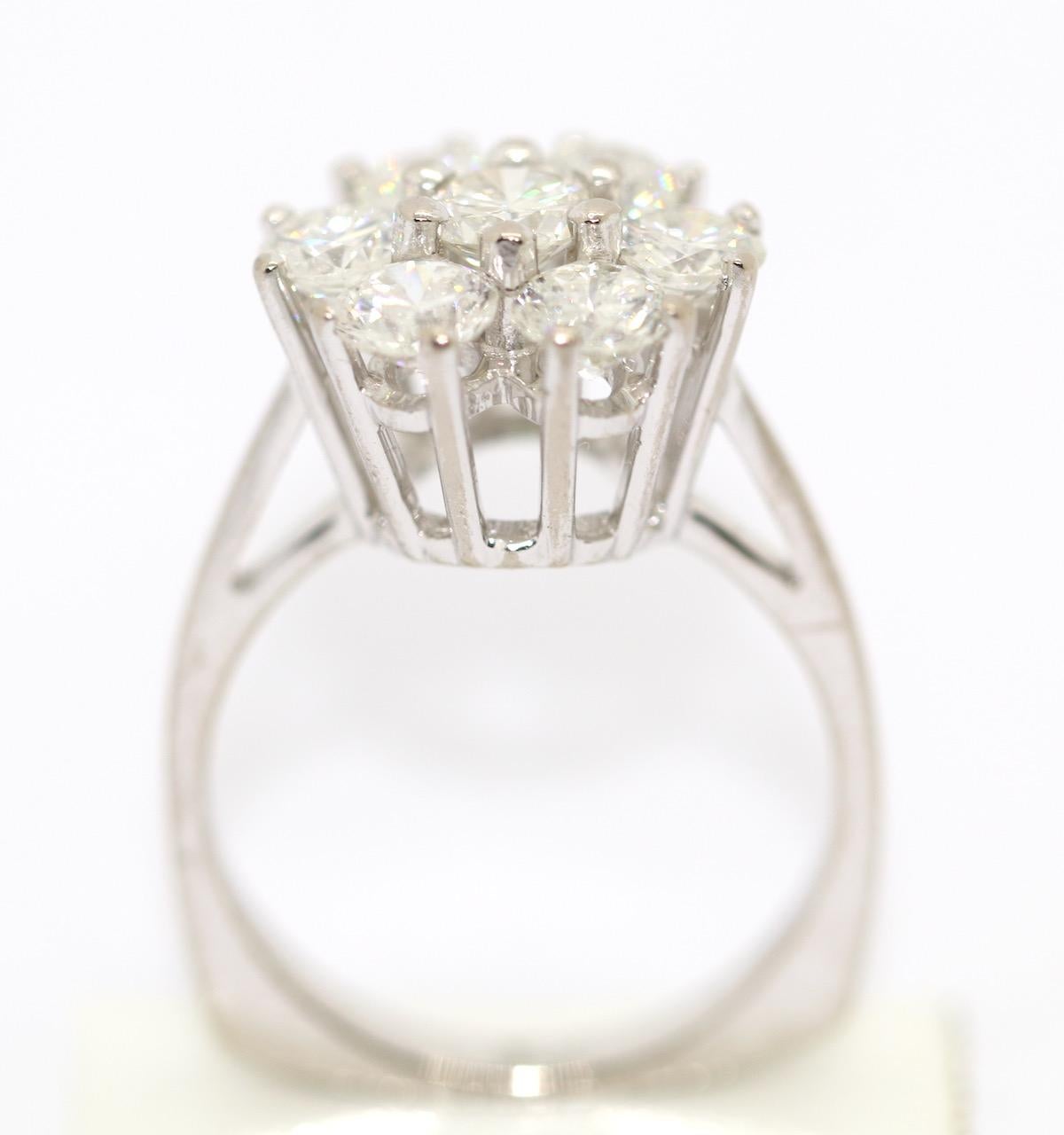 2,2 Karat Diamant Solitär Blume Ring, 18 Karat Weißgold im Zustand „Gut“ im Angebot in Berlin, DE
