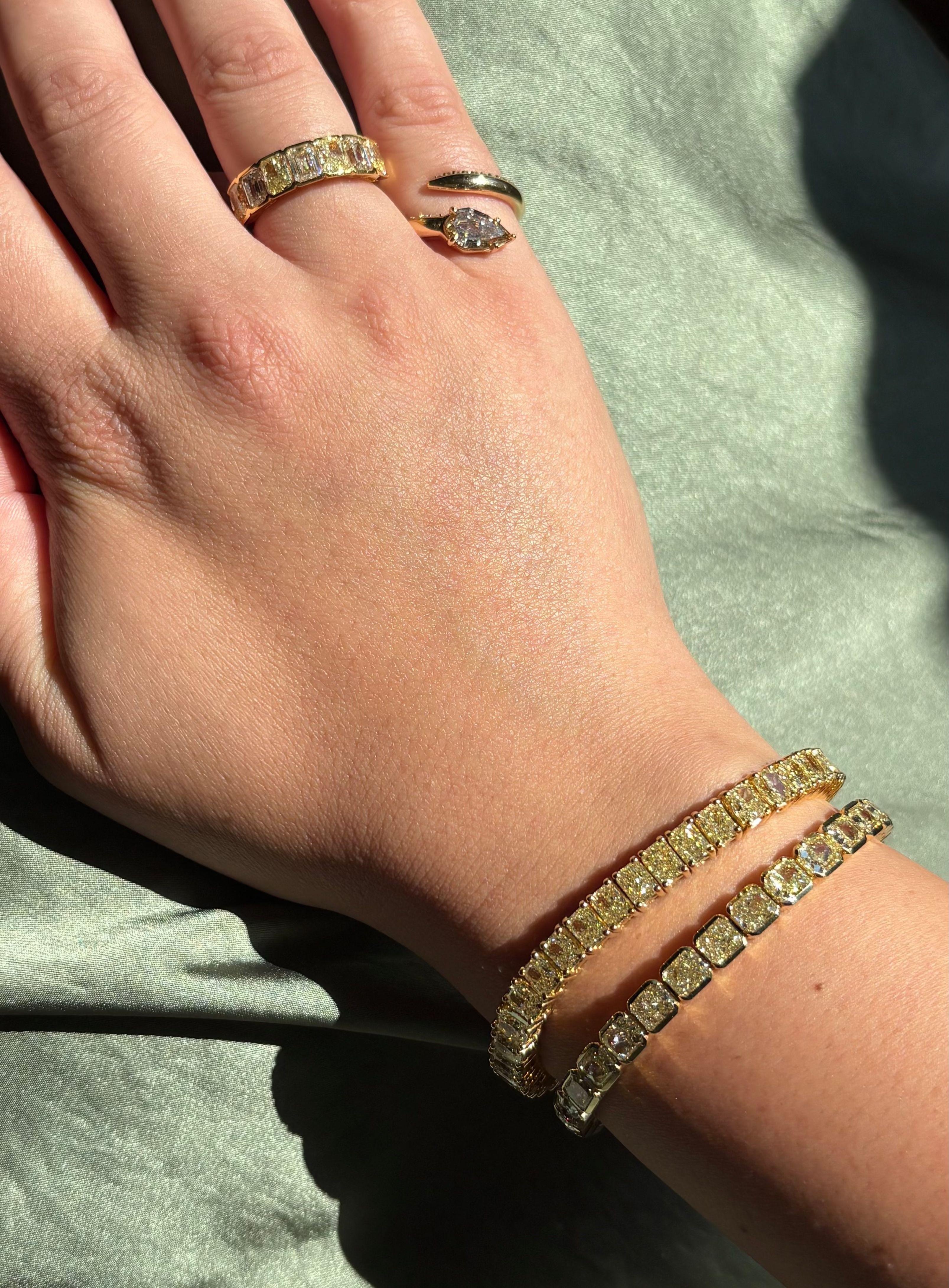 Moderne Bracelet tennis 22 carats diamant jaune radiant allongé en vente