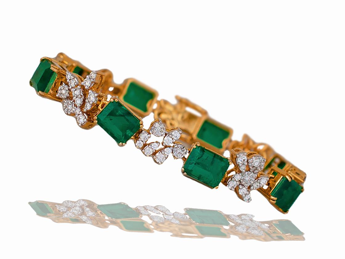 Emerald Cut Classic,  22 Carat Emerald & Diamond Bracelet, Alternating Gemstones For Sale