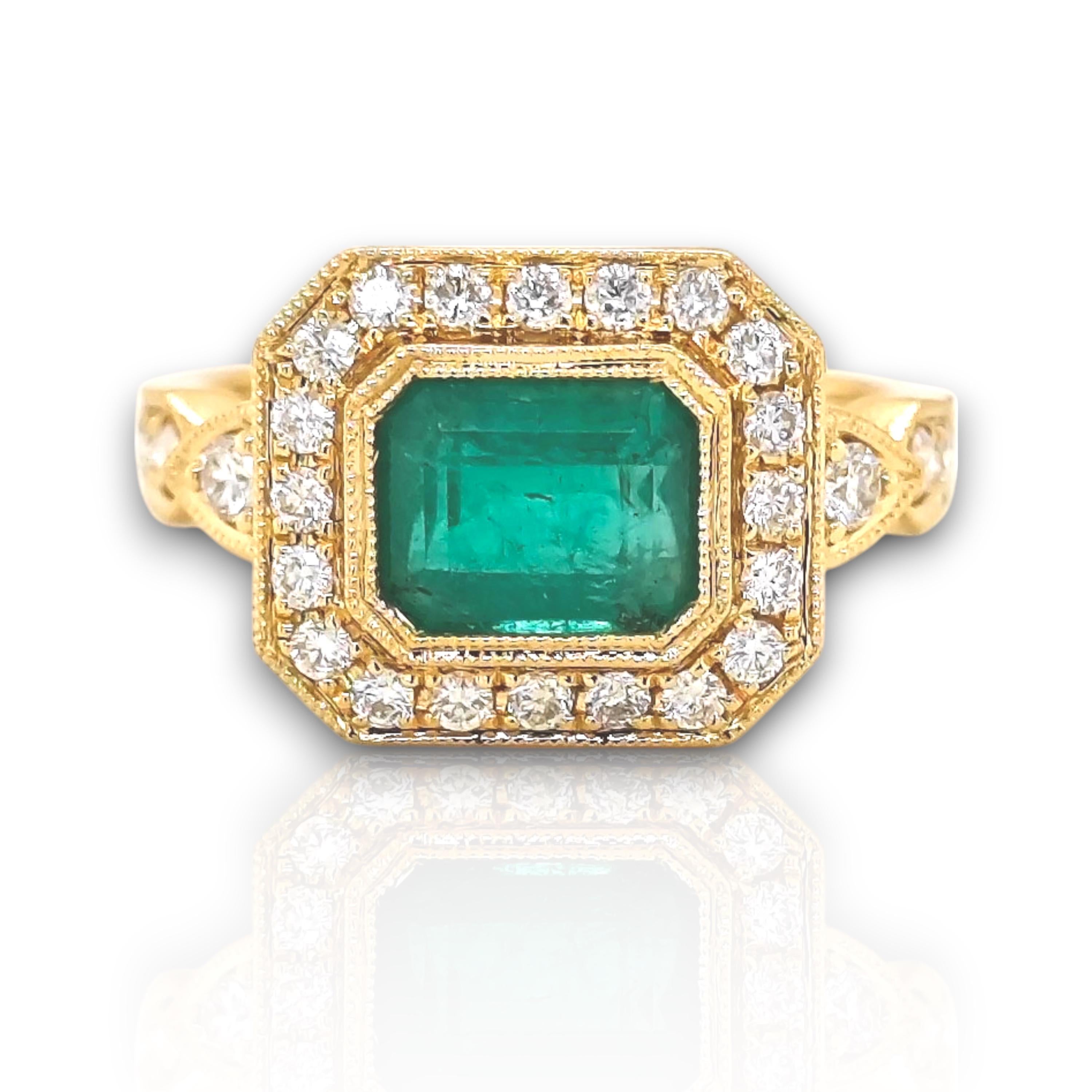 1 Gema Esmeralda: 1,34 Quilates
28 Diamantes Blancos Redondos: 0,49 Quilates
Metal: Oro amarillo de 18 quilates, 4,50 gramos
