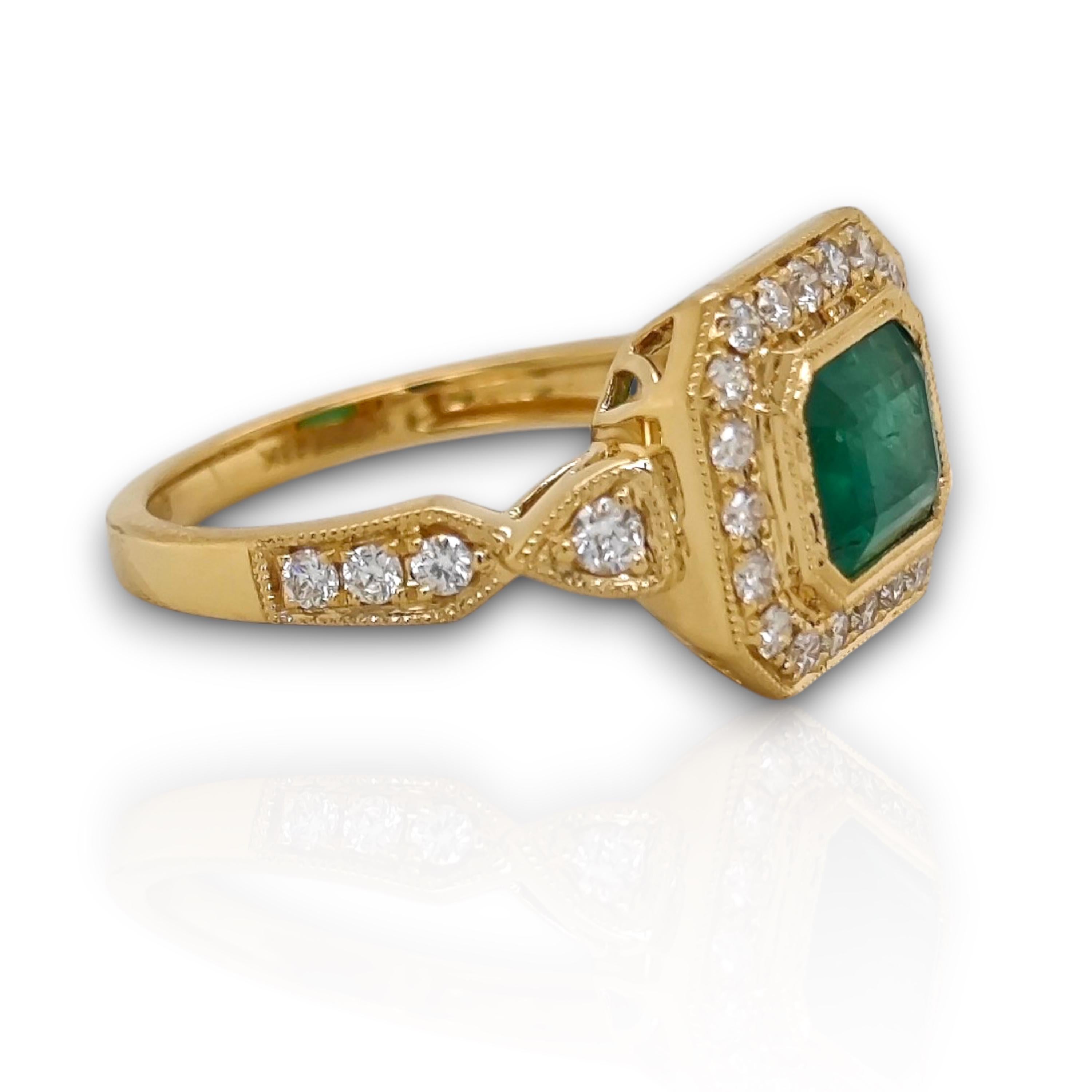 Anillo de oro amarillo con esmeralda y diamante blanco de 2.2 quilates en Nuevo estado para la venta en New York, NY