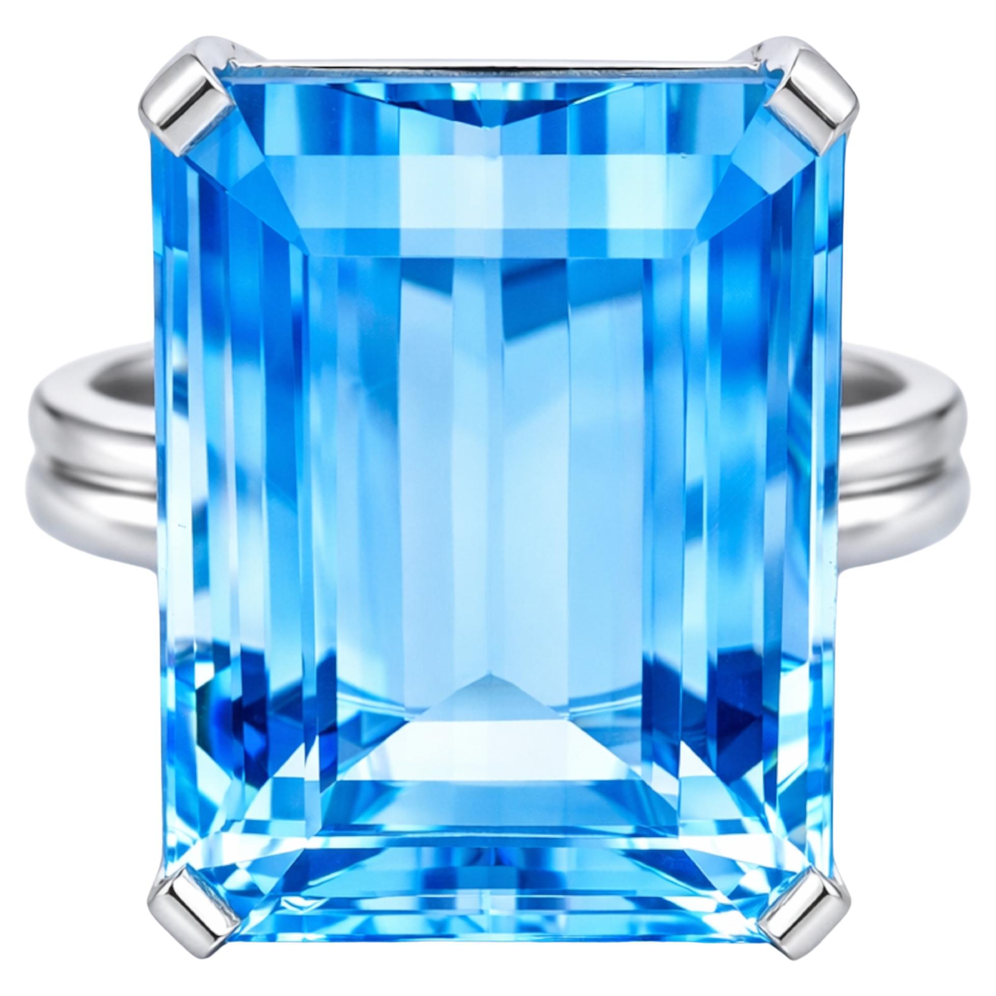 22 Karat Aquamarin-Cocktailring mit Smaragdschliff im Angebot