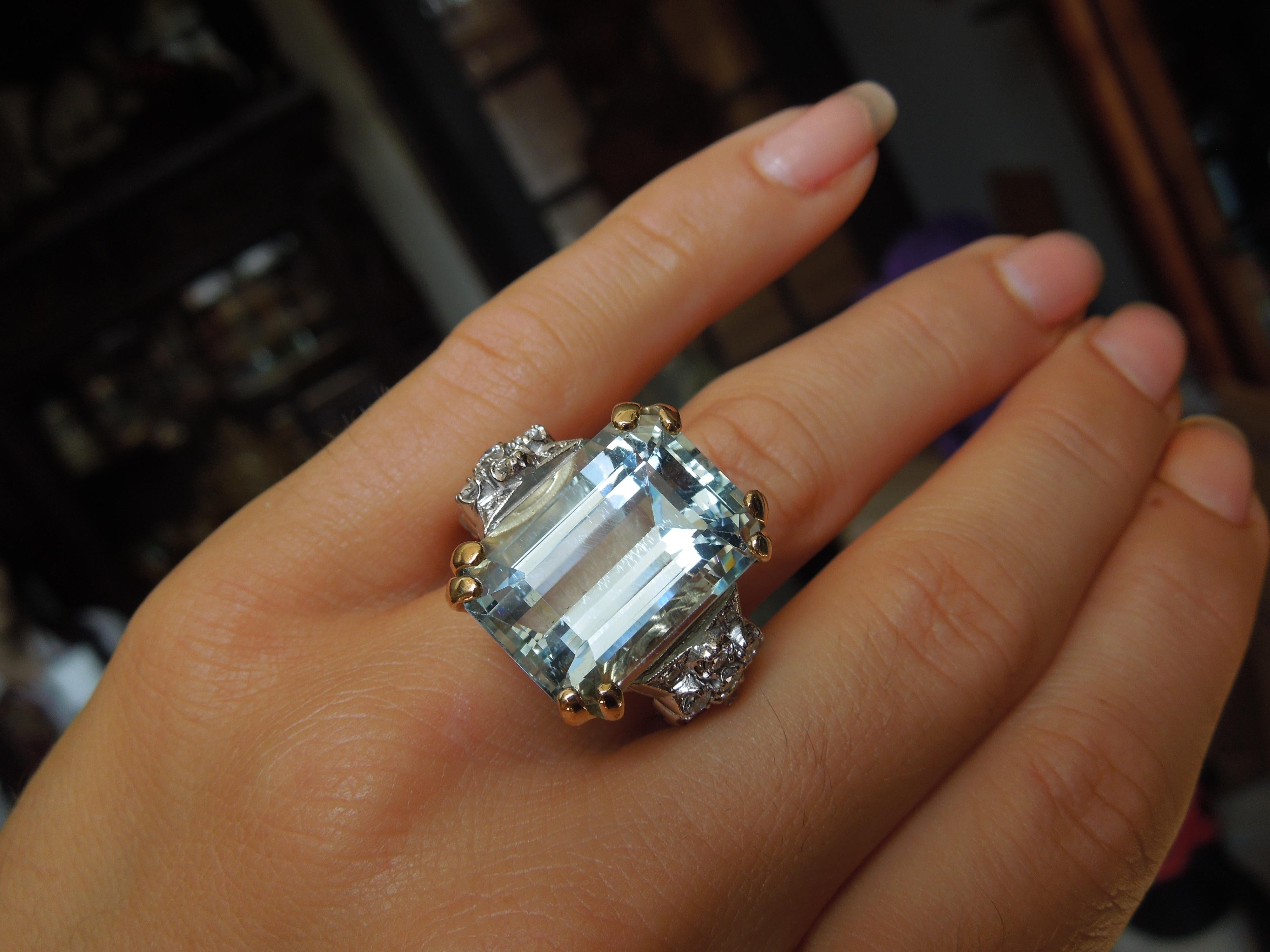 22 Carat Emerald Cut GIA Aquamarine Solitaire and Diamond 14 Karat Gold Ring In Good Condition For Sale In METAIRIE, LA