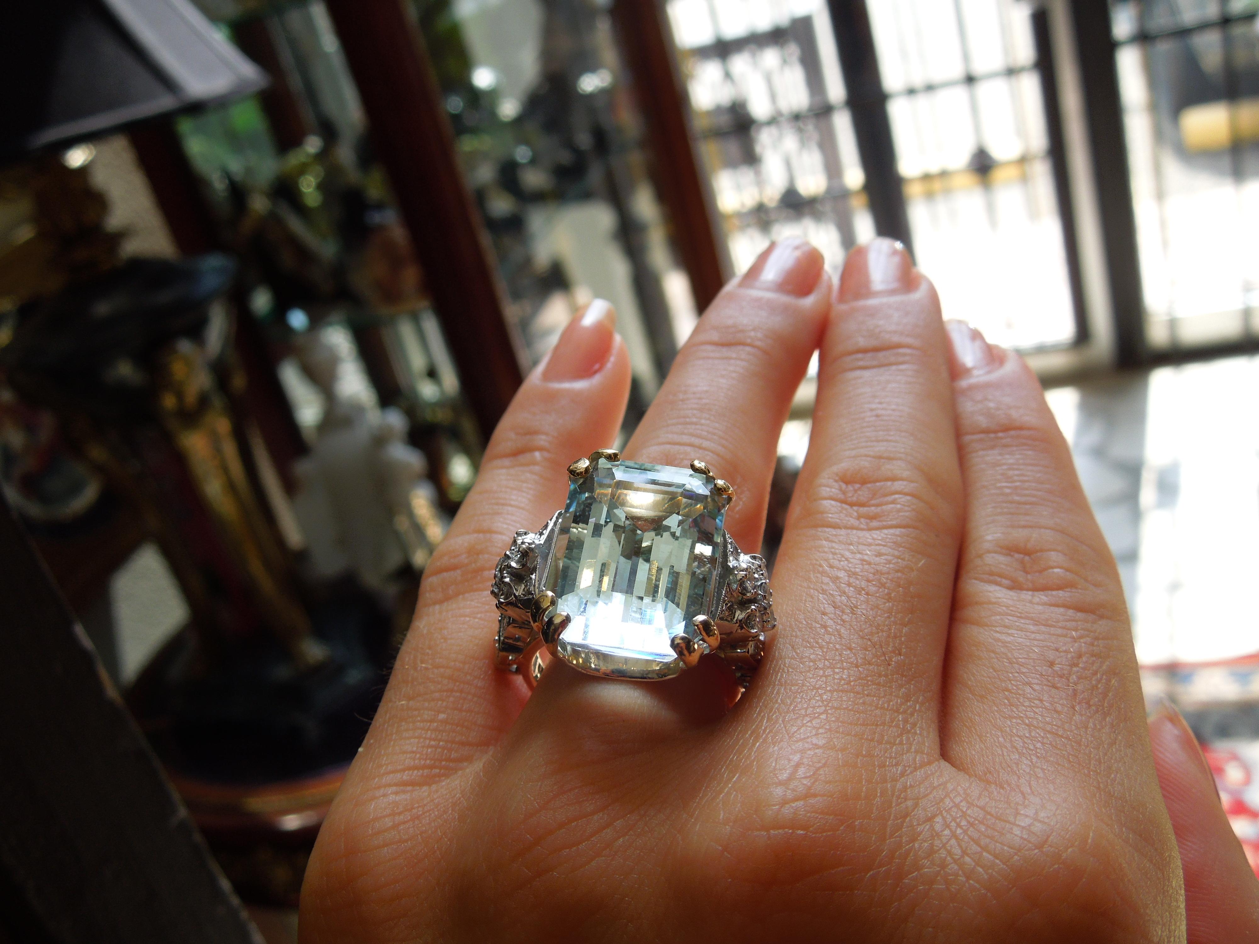 Women's 22 Carat Emerald Cut GIA Aquamarine Solitaire and Diamond 14 Karat Gold Ring For Sale