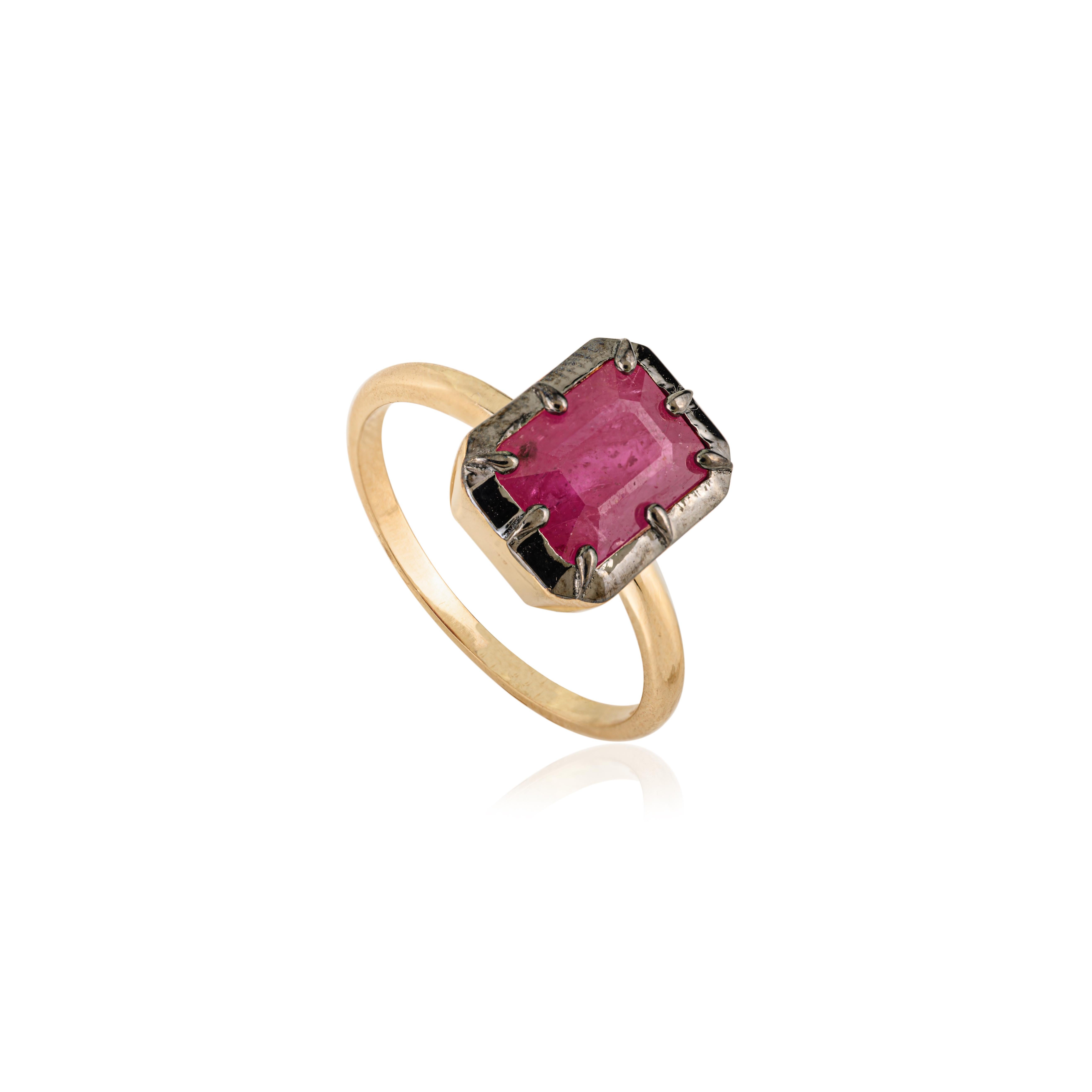 Im Angebot: Statement-Ring mit 2,2 Karat Rubin im Smaragdschliff aus 18 Karat Gelbgold mit schwarzem Rhodium () 7