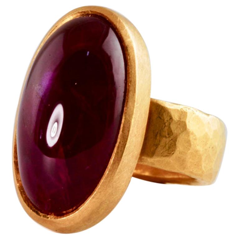 22 Carat Gold Ring with Large Oval Cabouchon Ruby 27.50 Carat For Sale