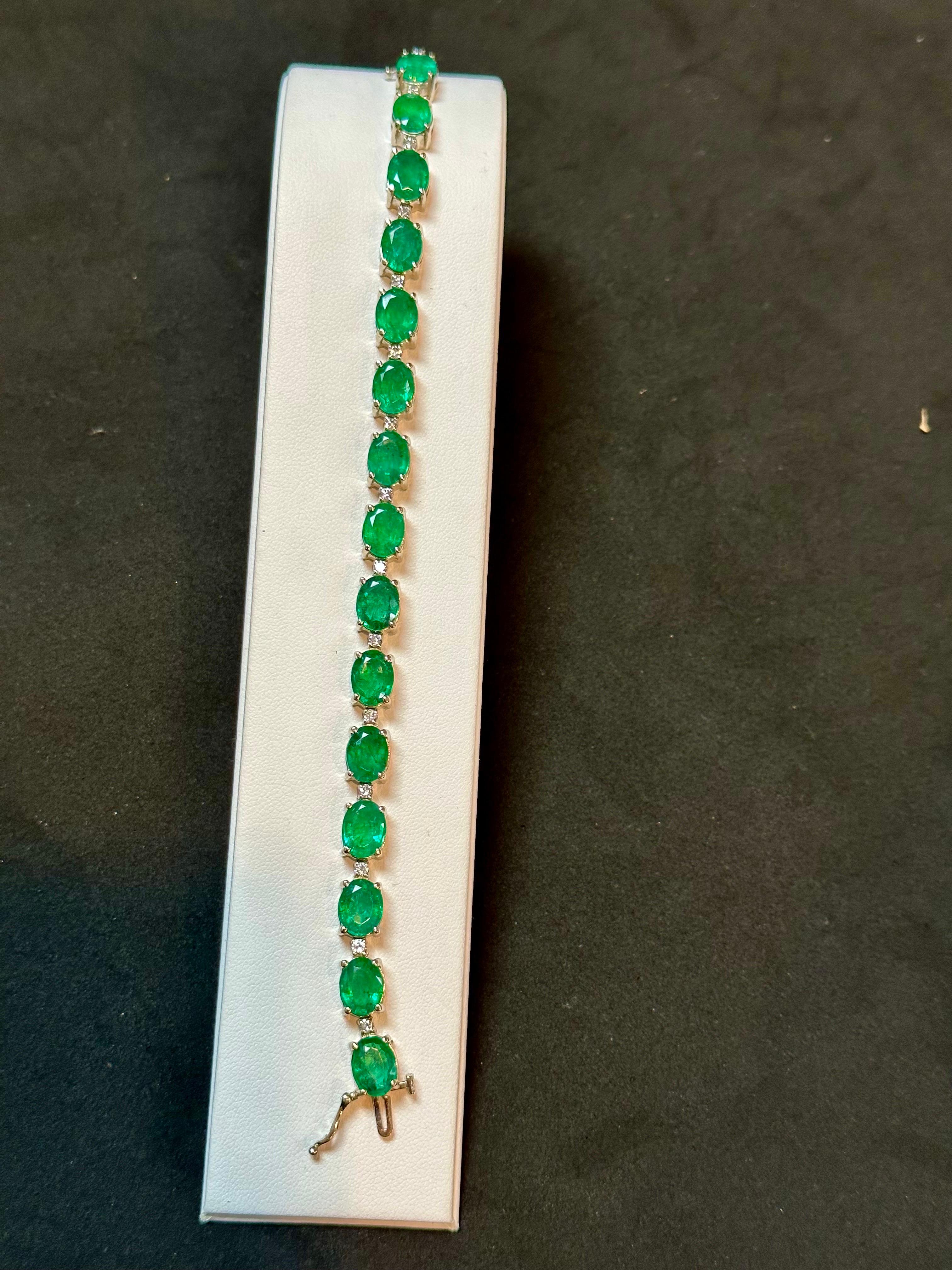 22 Carat Natural Brazilian Emerald & Diamond Tennis Bracelet 14 Kt Yellow Gold For Sale 5