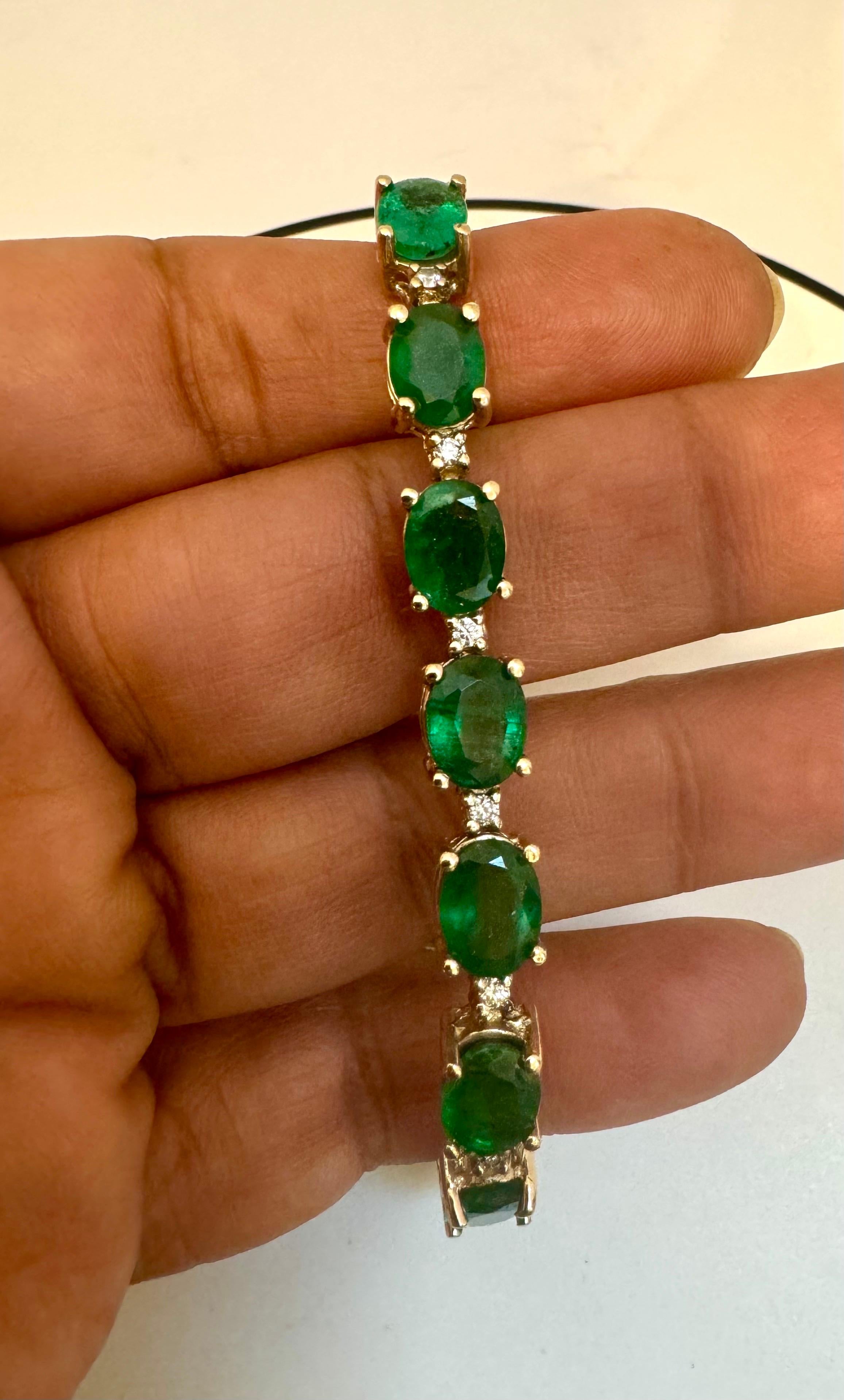 22 Carat Natural Brazilian Emerald & Diamond Tennis Bracelet 14 Kt Yellow Gold For Sale 8