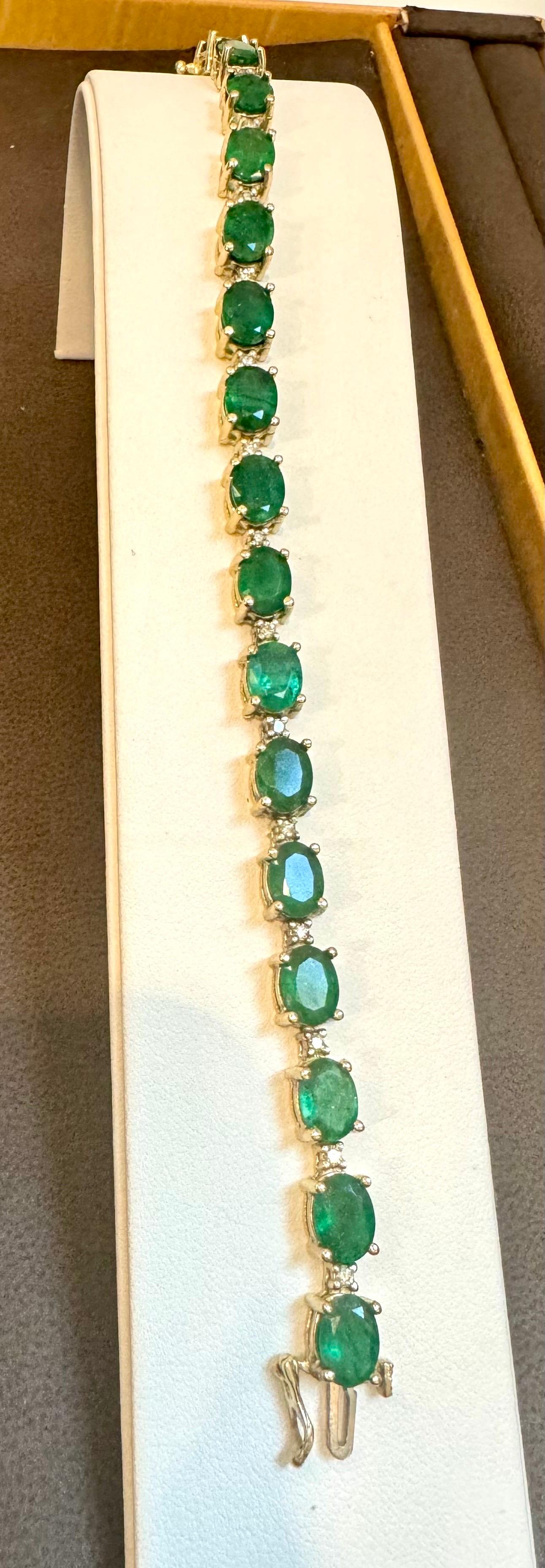 22 Carat Natural Brazilian Emerald & Diamond Tennis Bracelet 14 Kt Yellow Gold For Sale 11