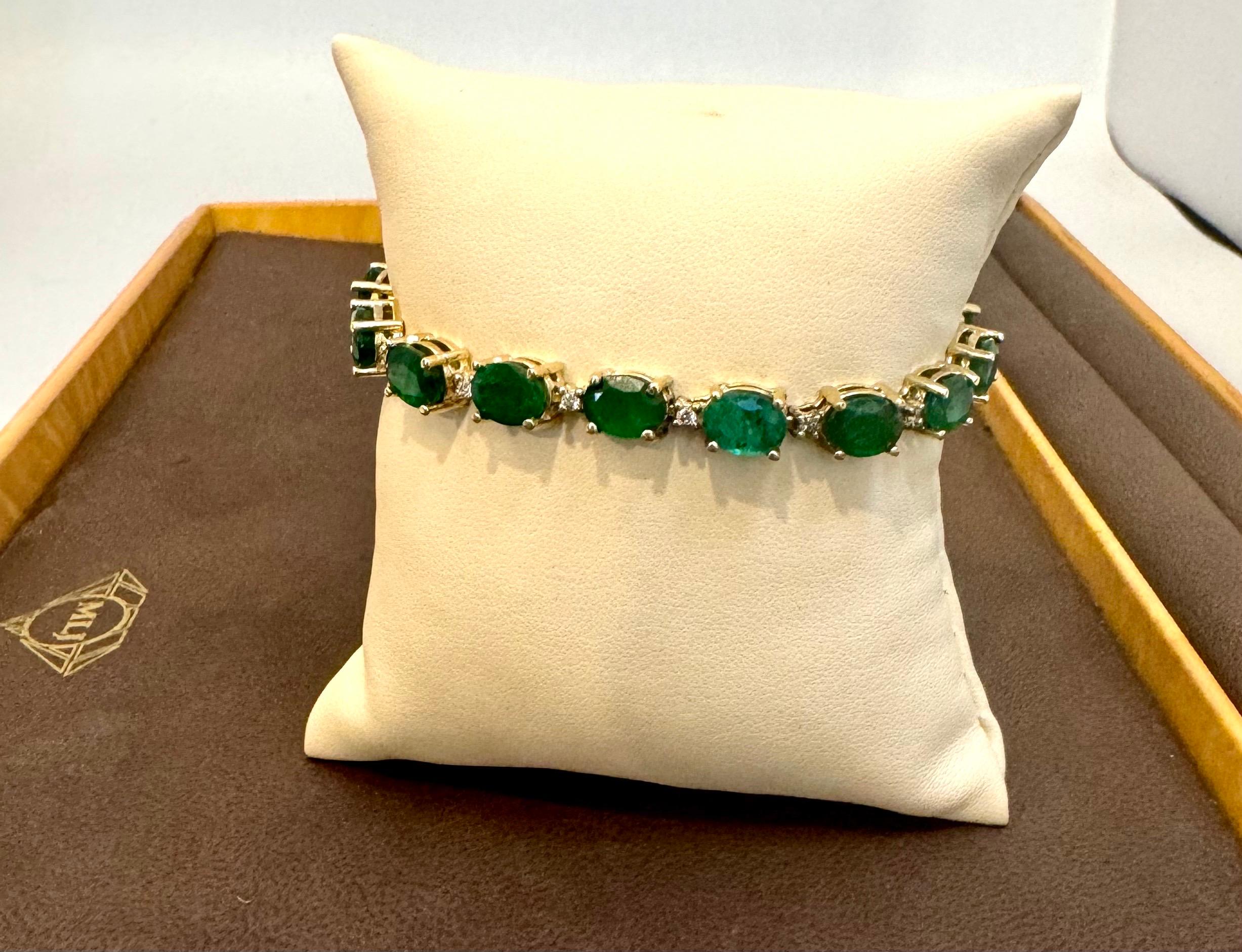 22 Carat Natural Brazilian Emerald & Diamond Tennis Bracelet 14 Kt Yellow Gold In Excellent Condition For Sale In New York, NY