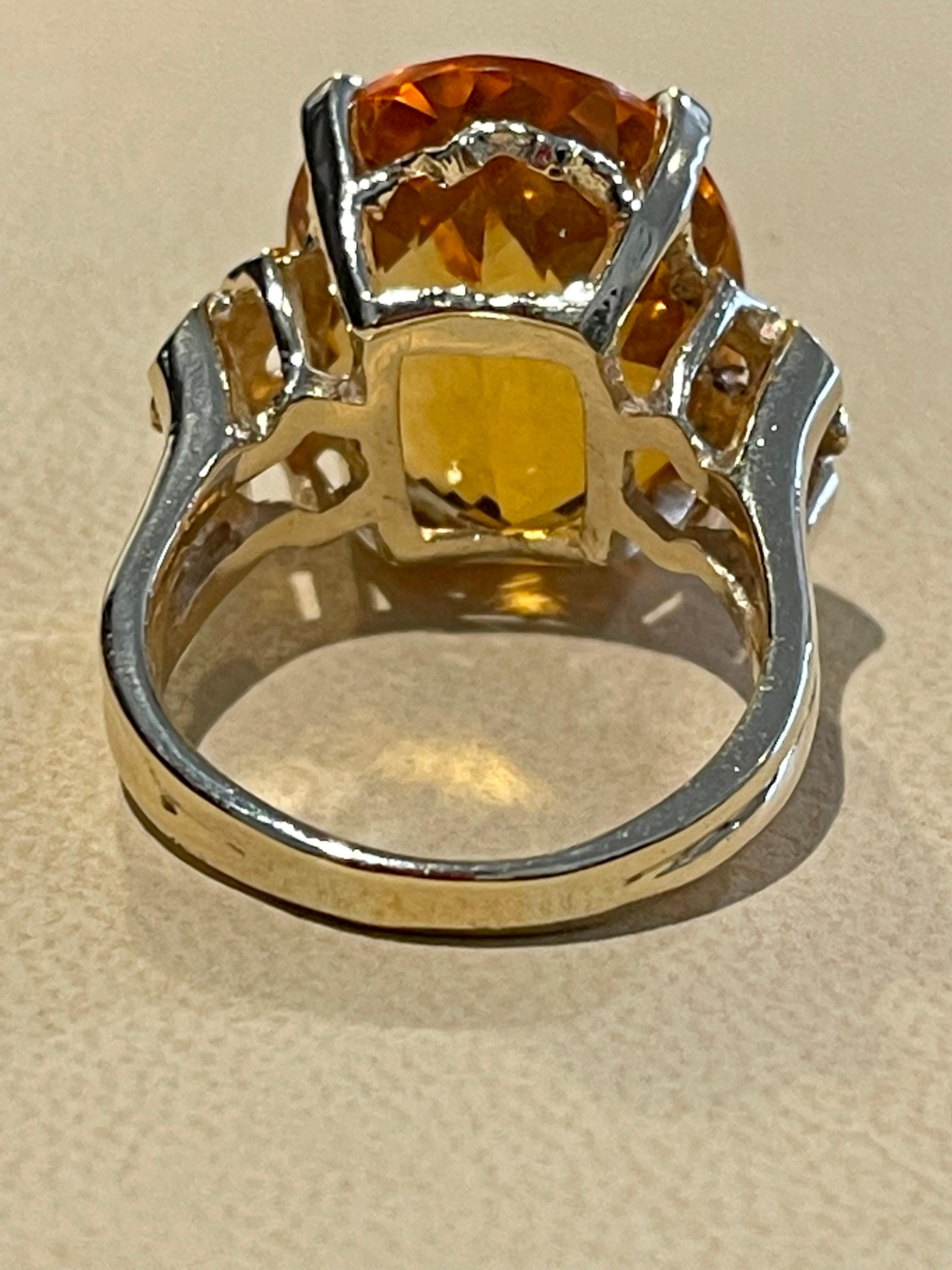 22 Carat Natural Oval Citrine Cocktail Ring in 14 Karat Yellow Gold, Estate For Sale 3