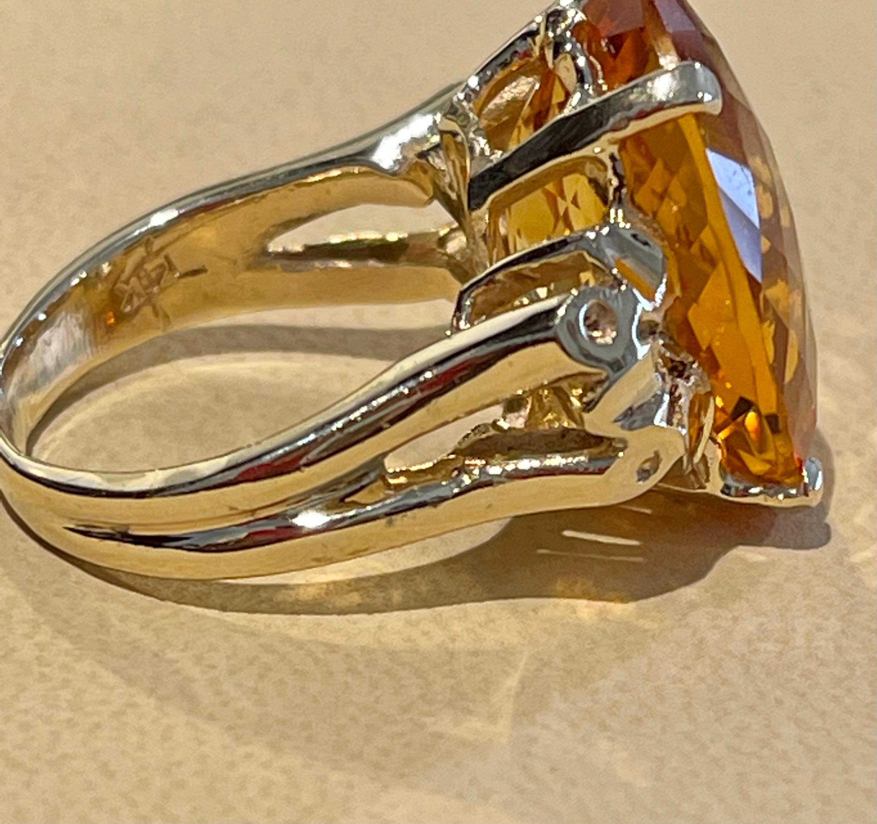 22 Carat Natural Oval Citrine Cocktail Ring in 14 Karat Yellow Gold, Estate For Sale 4