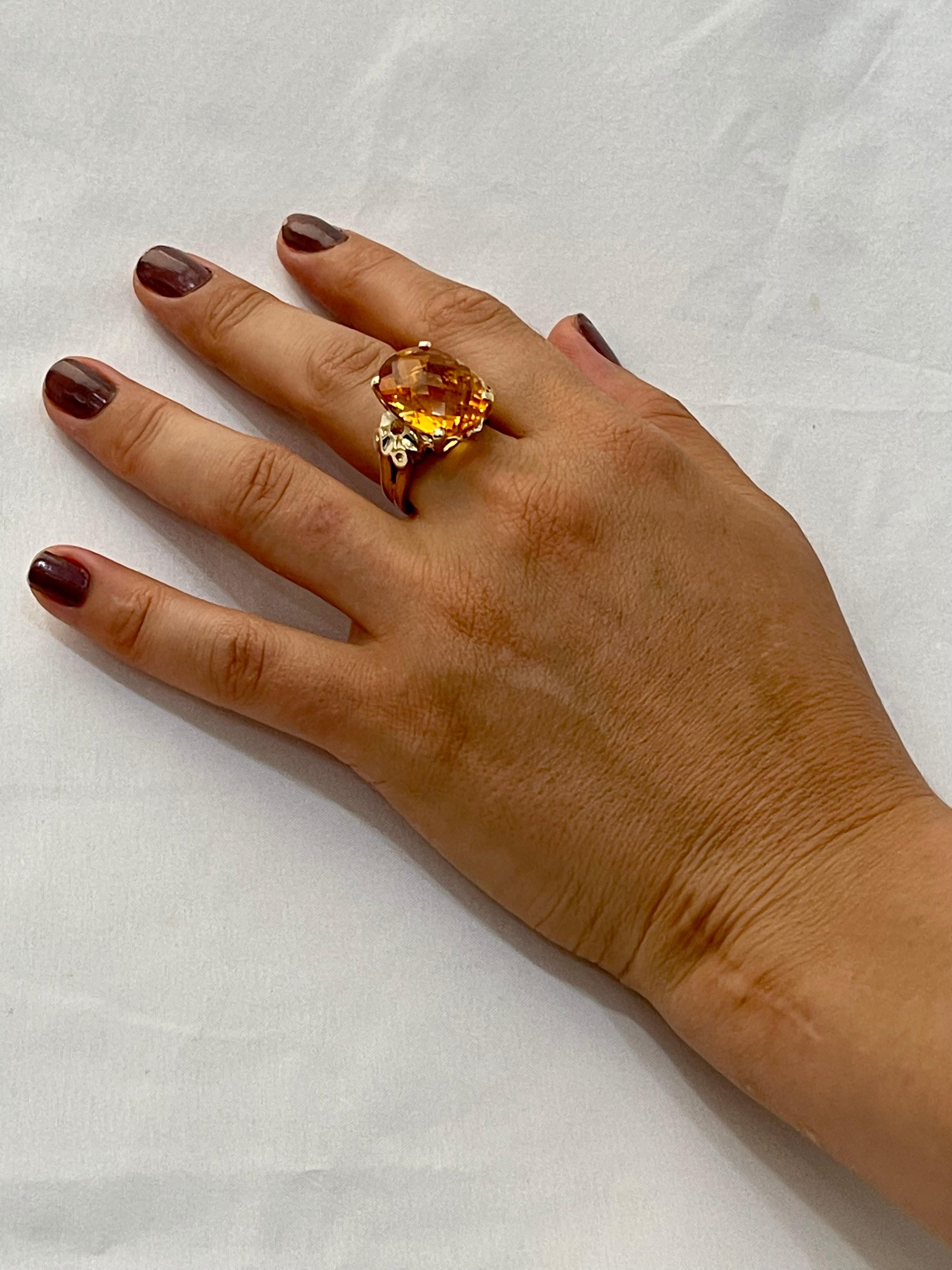 22 Carat Natural Oval Citrine Cocktail Ring in 14 Karat Yellow Gold, Estate For Sale 7