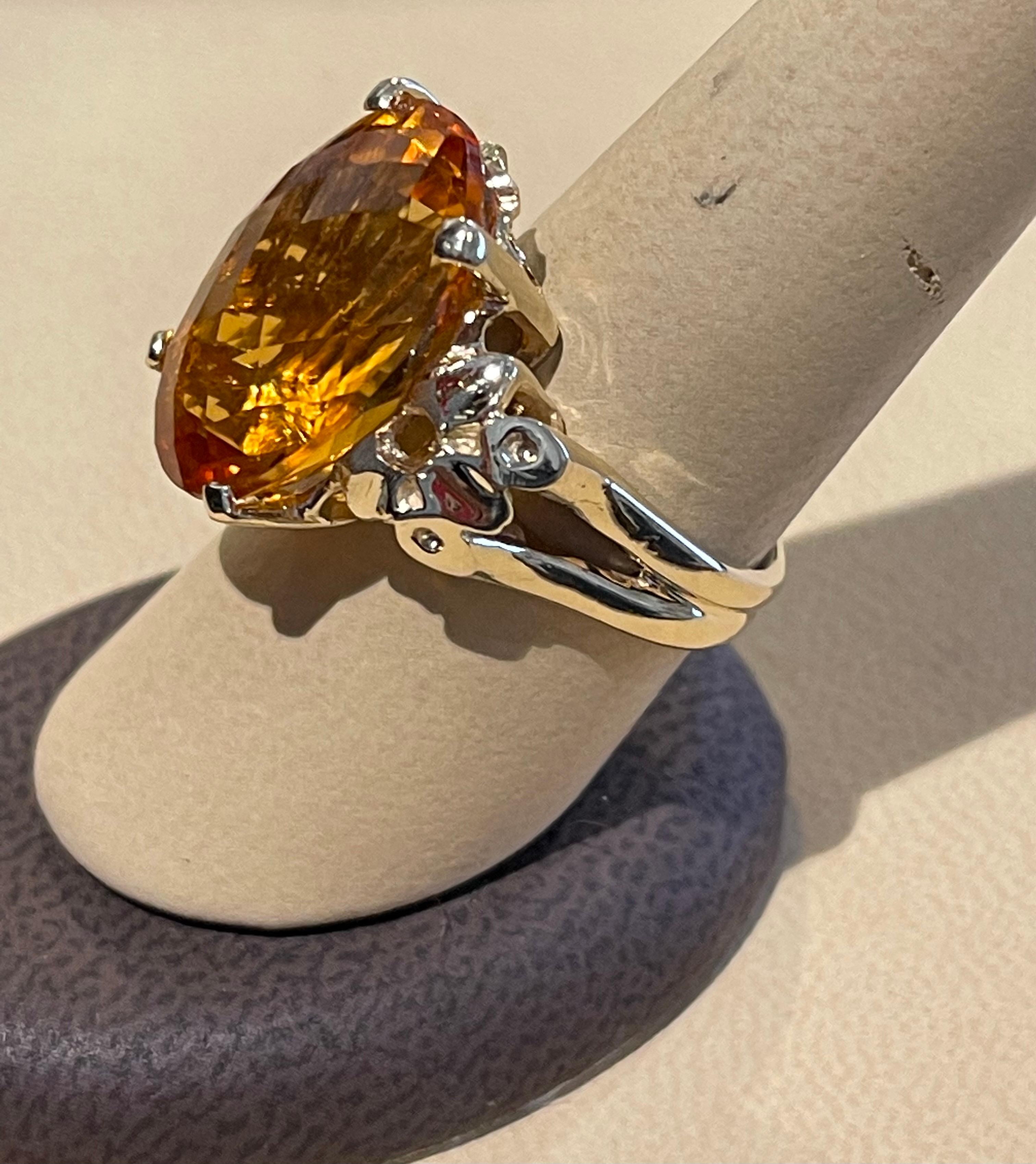 22 Carat Natural Oval Citrine Cocktail Ring in 14 Karat Yellow Gold, Estate In Excellent Condition For Sale In New York, NY