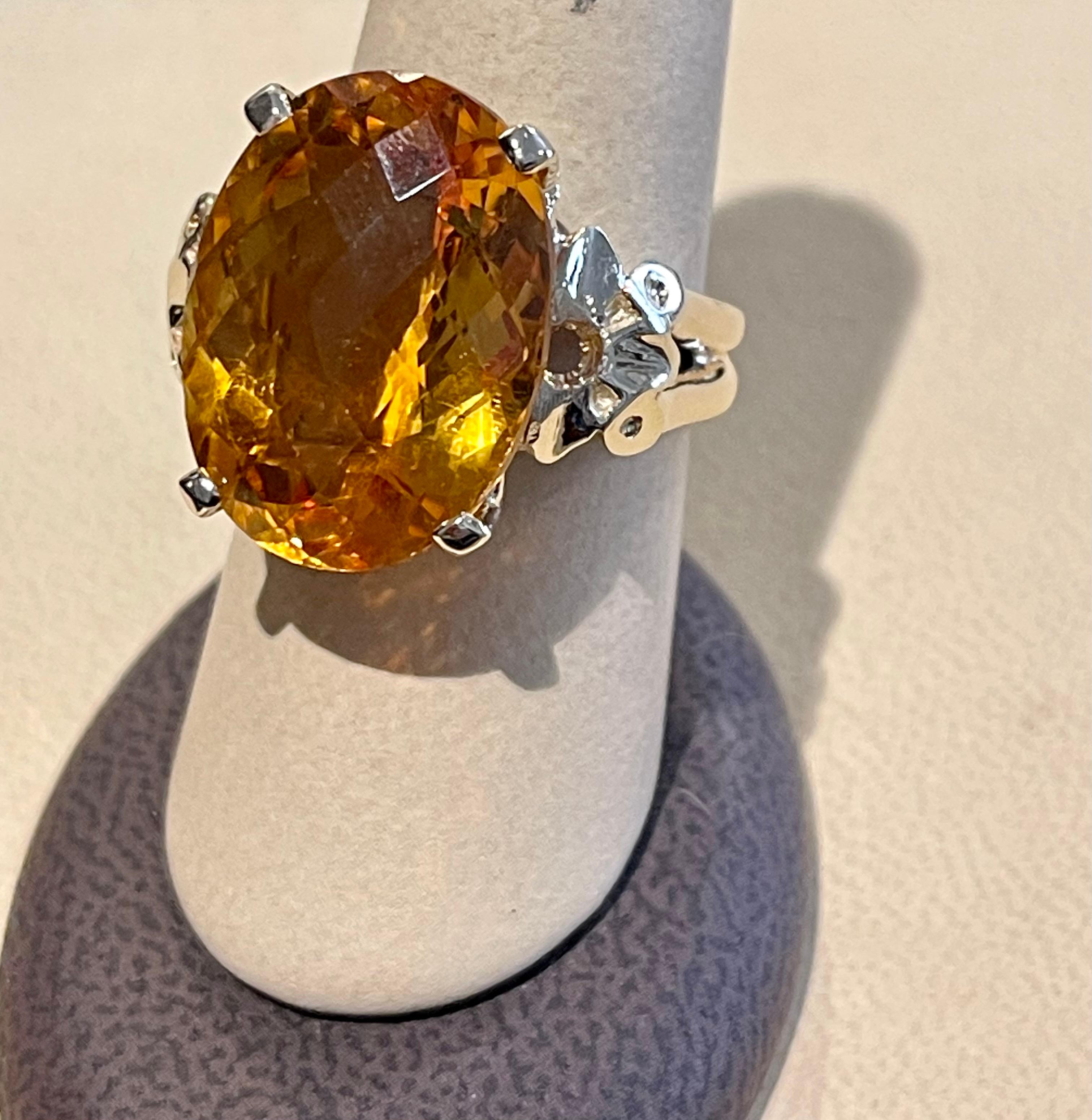 Women's 22 Carat Natural Oval Citrine Cocktail Ring in 14 Karat Yellow Gold, Estate For Sale