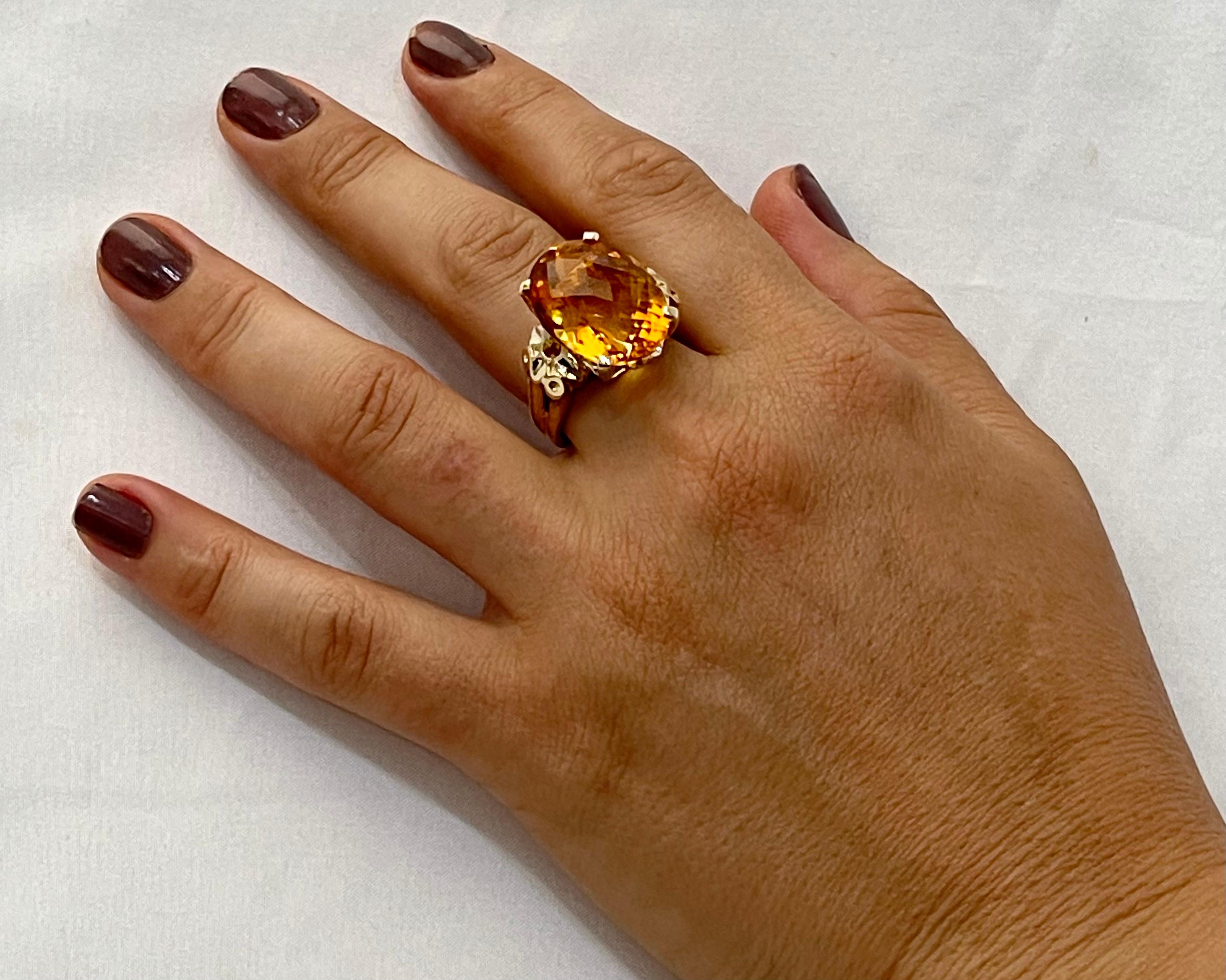 22 Carat Natural Oval Citrine Cocktail Ring in 14 Karat Yellow Gold, Estate For Sale 1