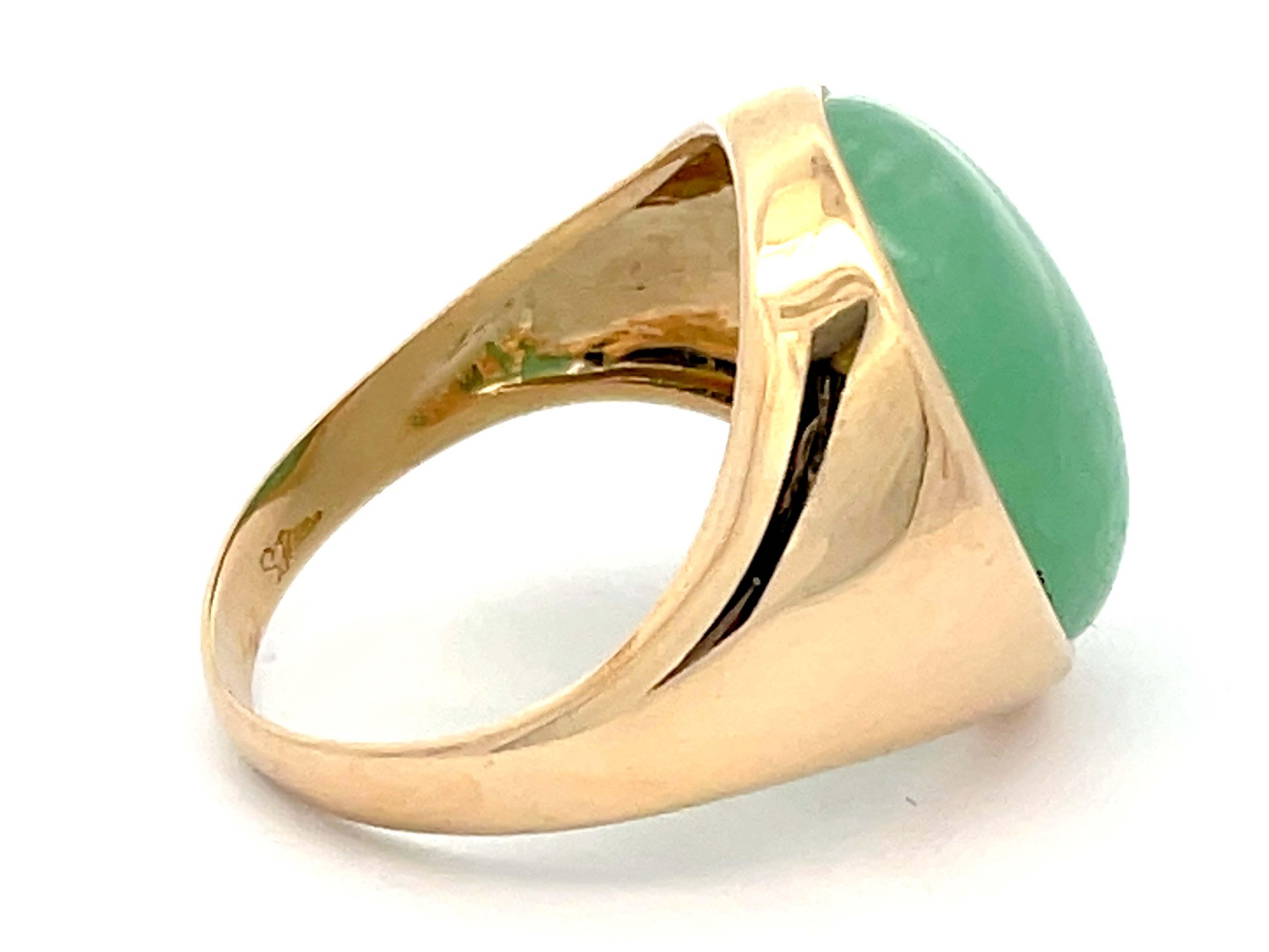 22 Carat Oval Cabochon Green Jade Ring in 14k Yellow Gold In Excellent Condition For Sale In Honolulu, HI