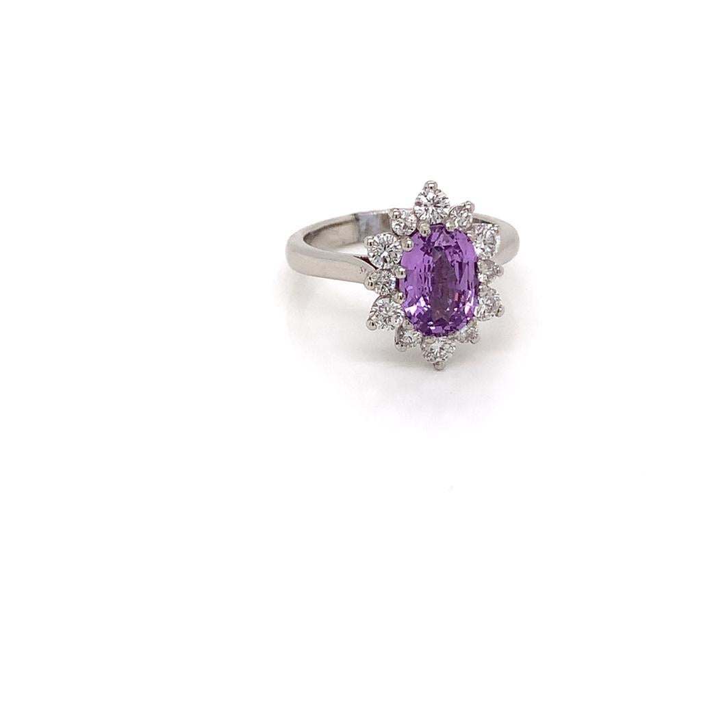 2.2 Carat Oval Cut Purple Sapphire and Diamond Cluster Ring in 18K White Gold In New Condition For Sale In London, GB