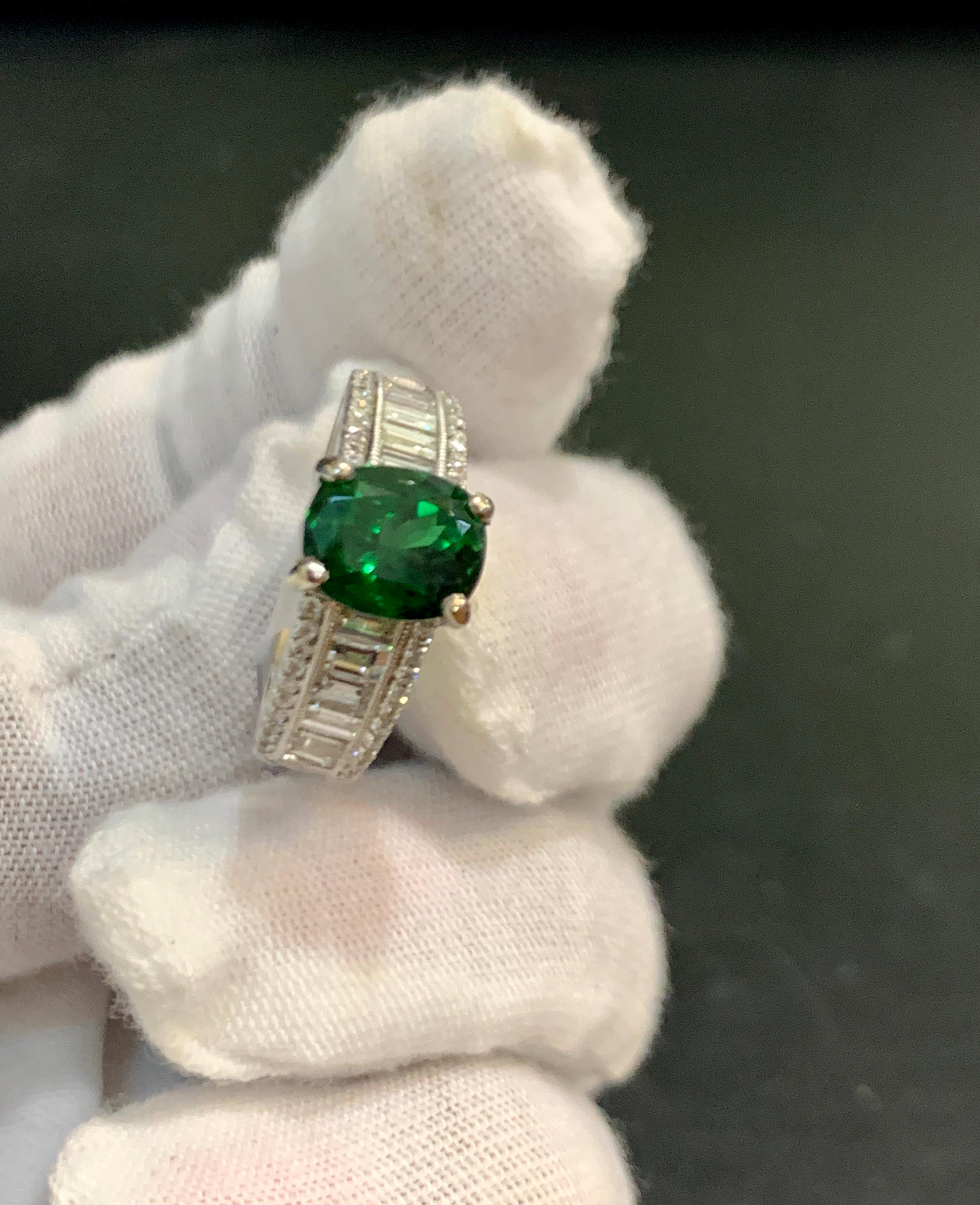 1.8 Carat Oval Tsavorite and 1.5 Carat Diamond in 14 Karat Gold Ring Estate For Sale 6