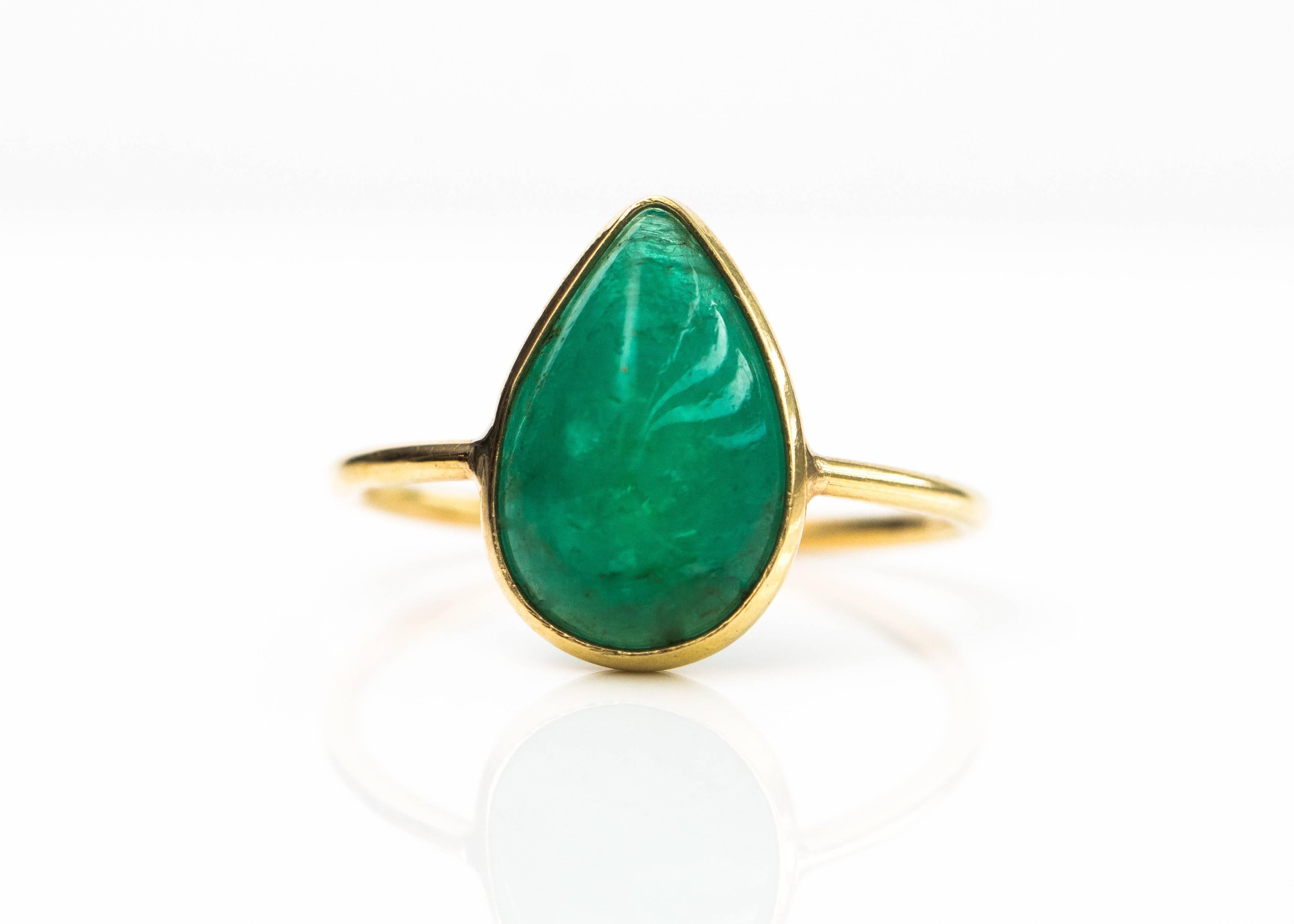 2.2 Carat Pear Cut Emerald and 18 Karat Yellow Gold Ring In New Condition In Atlanta, GA