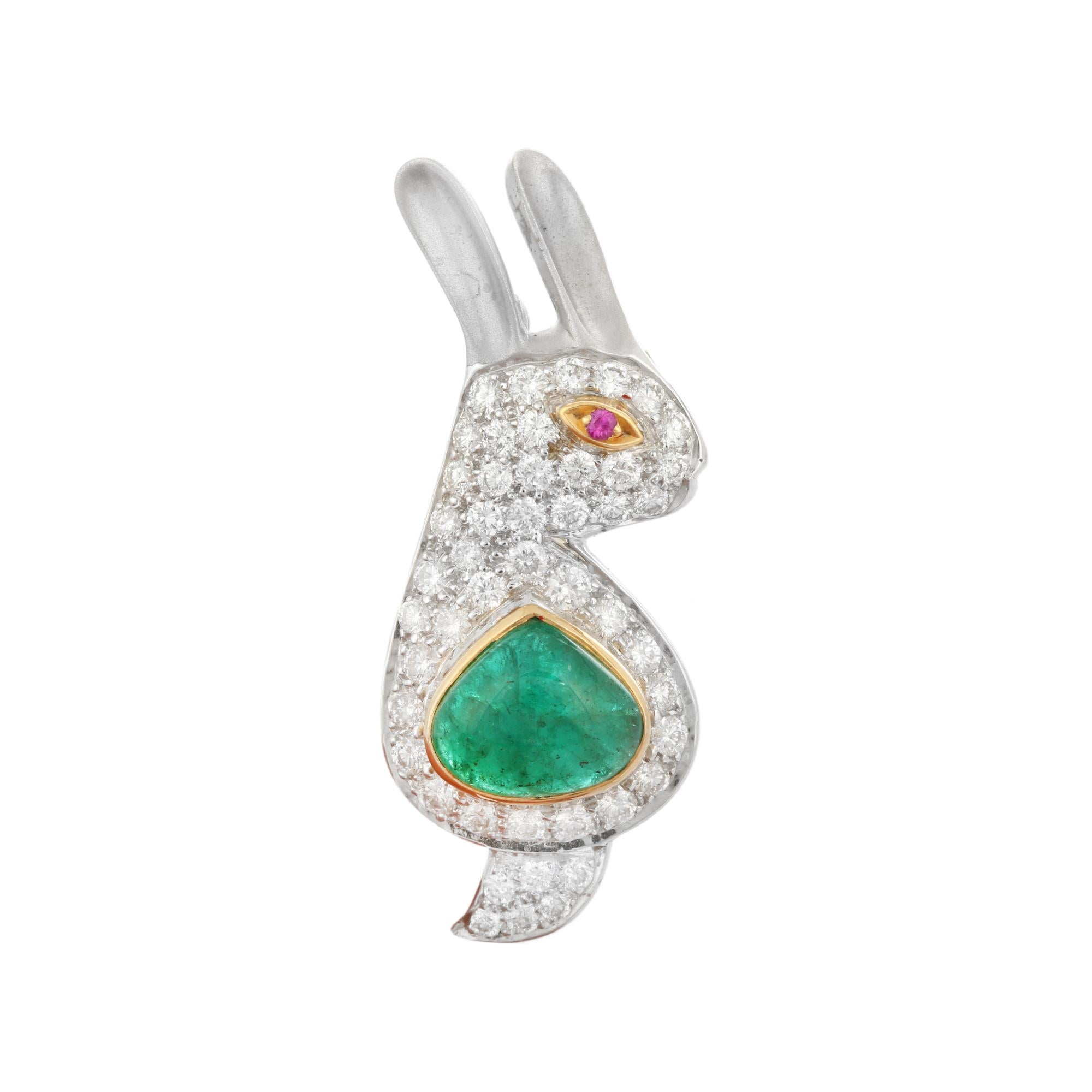 2.2 Carat Emerald Diamond Rabbit Brooch in 18k Solid White Gold, Unisex Gifts In New Condition In Houston, TX
