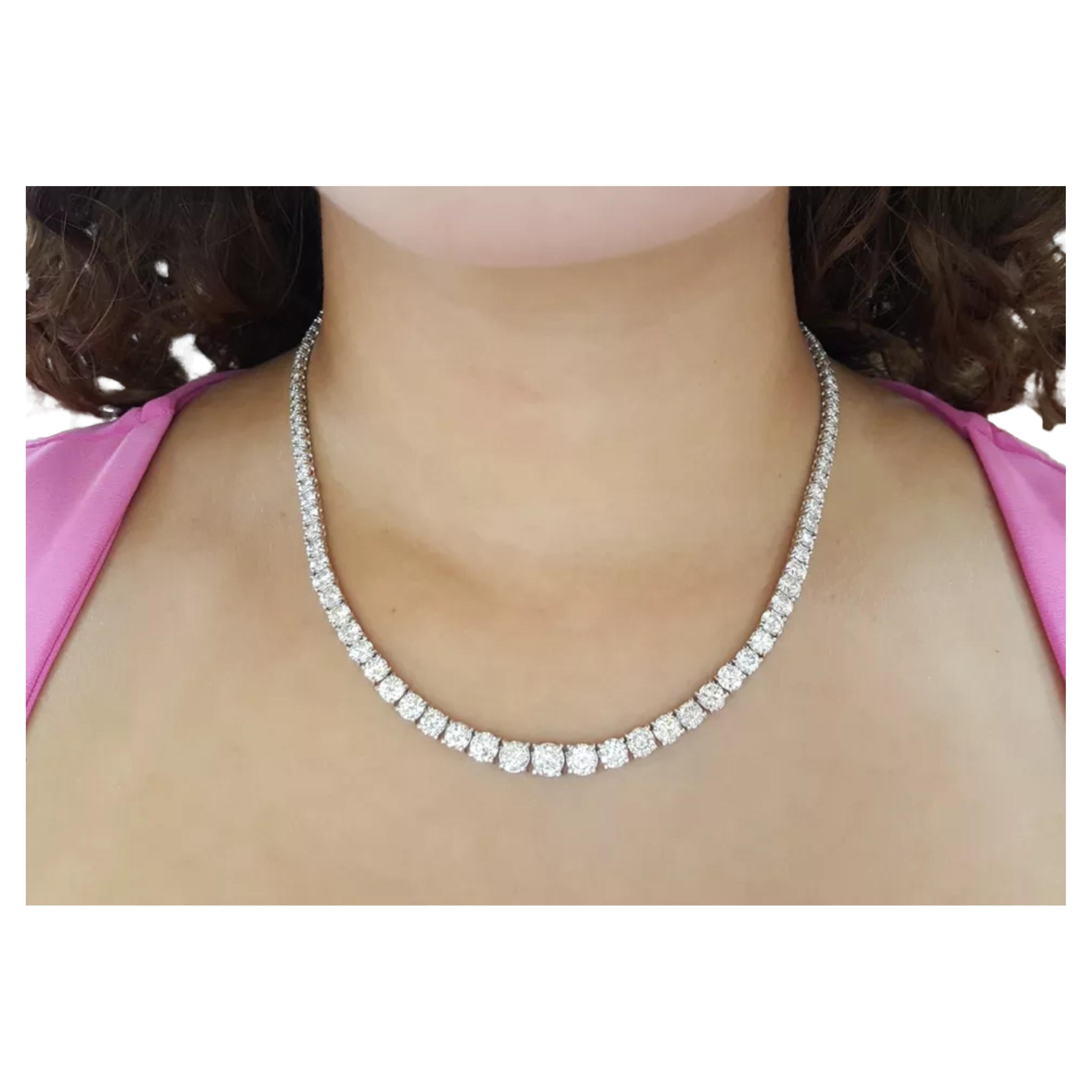Contemporary 22 Carat Riviera Diamond Tennis Necklace 18k White Gold For Sale