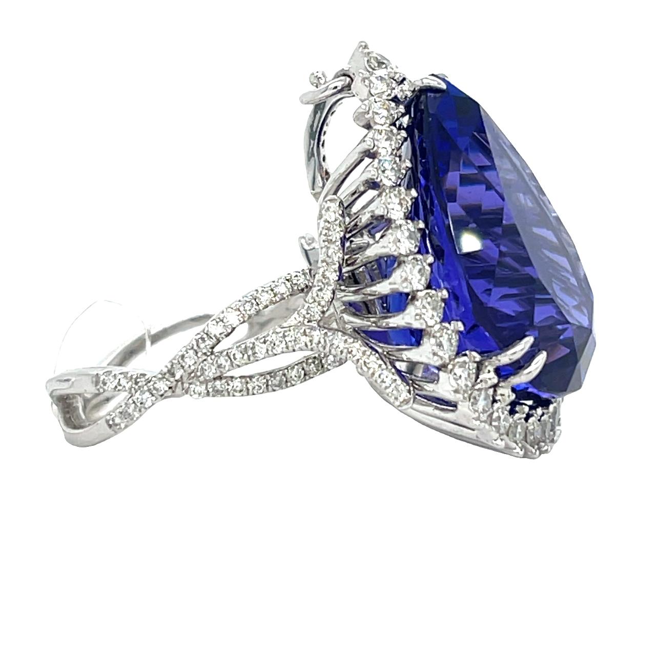 22 ct AAA Tanzanite and Diamond Ring in 18K White Gold In New Condition For Sale In New York, NY