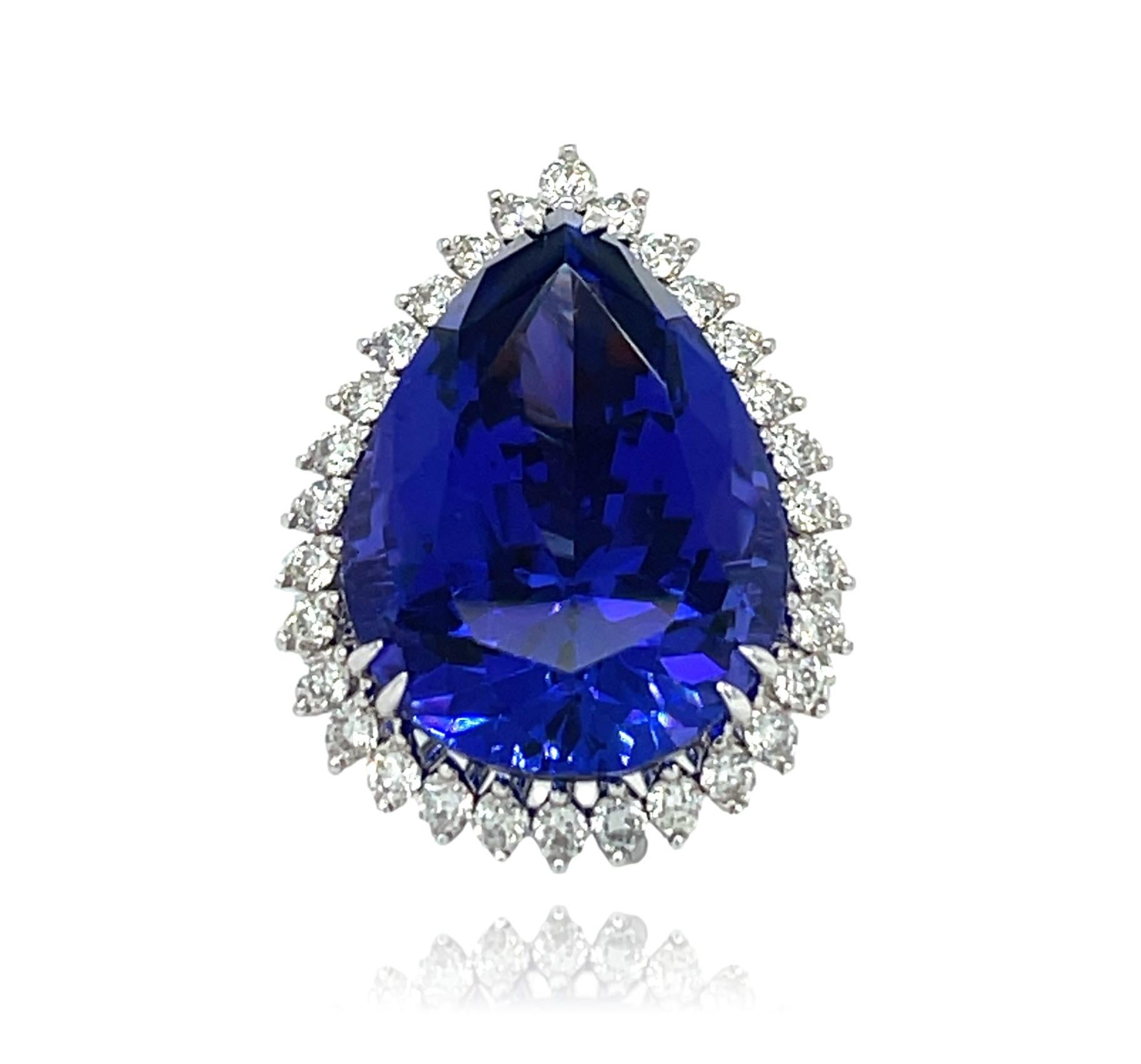 22 ct AAA Tanzanite and Diamond Ring in 18K White Gold For Sale 2