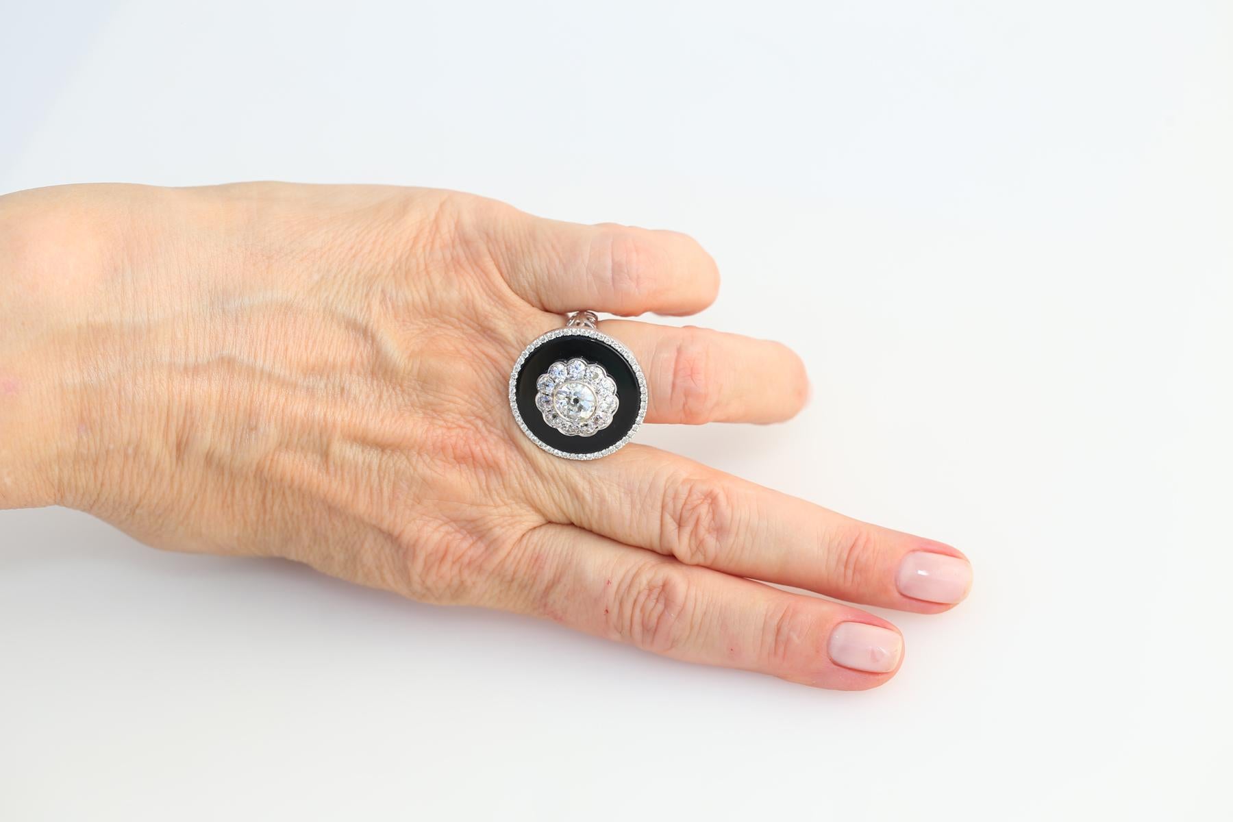 2.2 Ct Center Stone 4.35 Ct Diamonds Onyx Ring White Gold Certified, 1930 For Sale 4