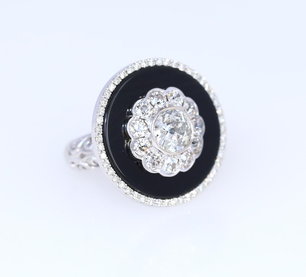 Round Cut 2.2 Ct Center Stone 4.35 Ct Diamonds Onyx Ring White Gold Certified, 1930 For Sale