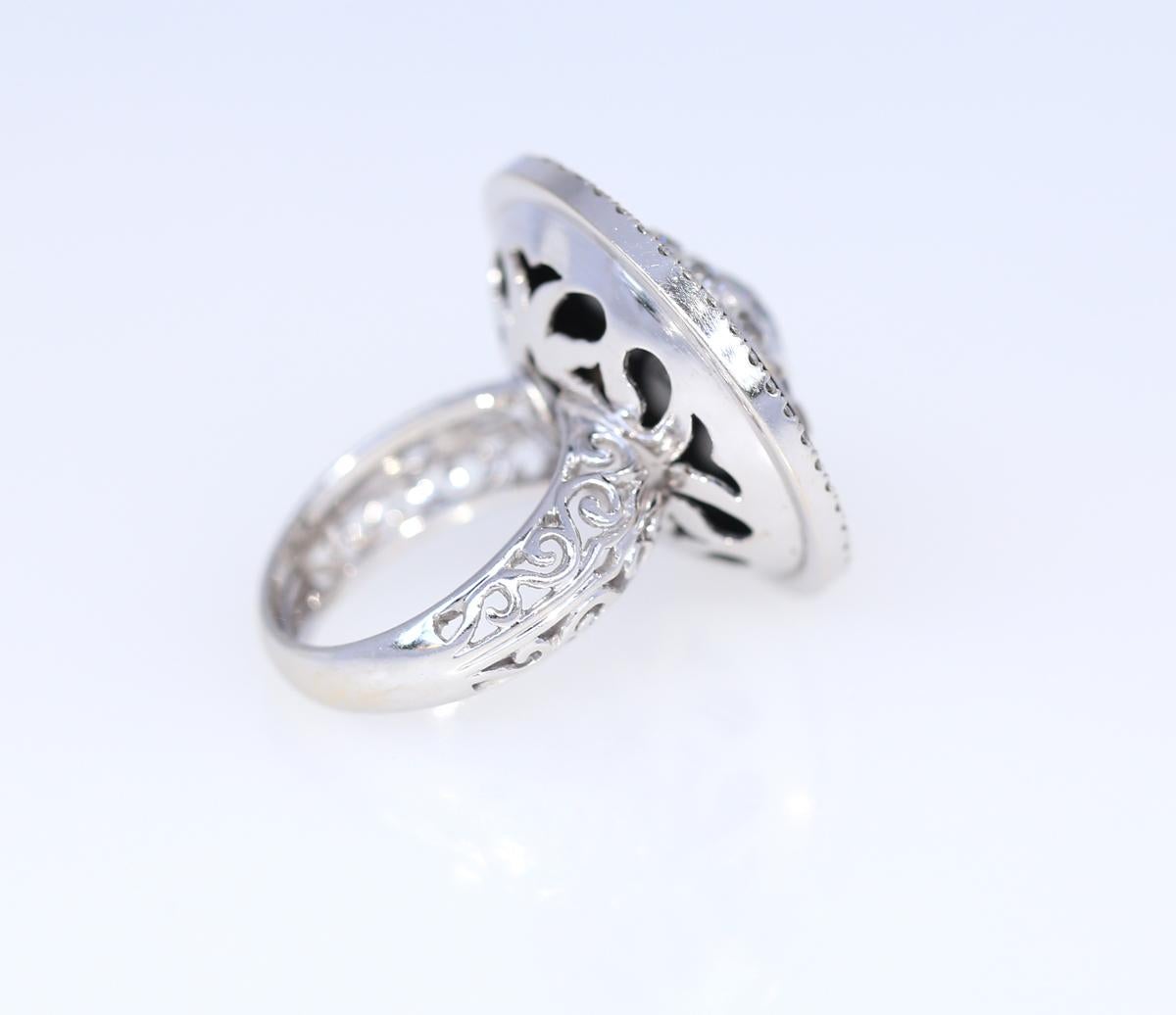 2.2 Ct Center Stone 4.35 Ct Diamonds Onyx Ring White Gold Certified, 1930 In Good Condition For Sale In Herzelia, Tel Aviv