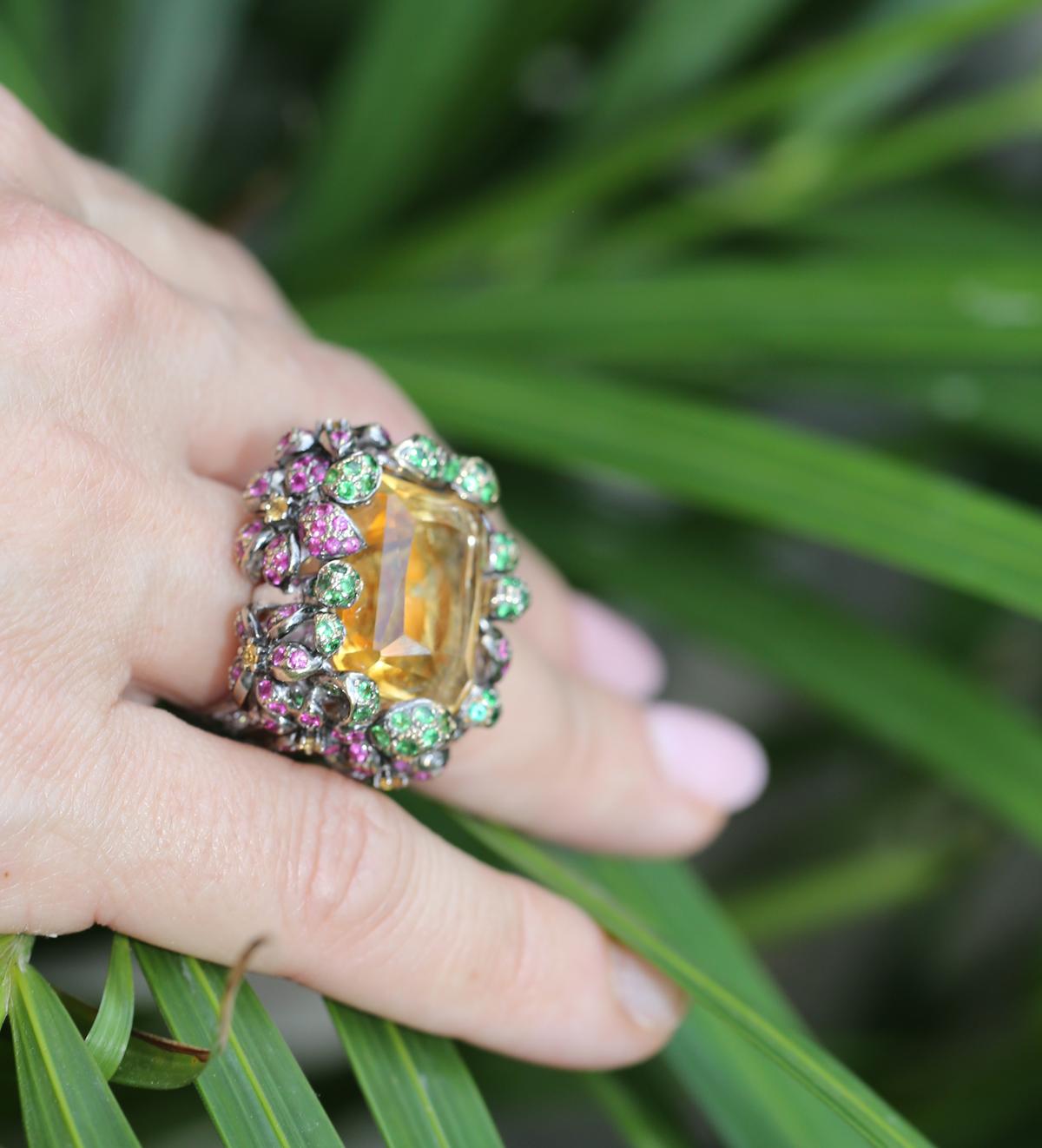 22 Ct Citrine Tsavorite Diamants Rubis Bague à grappe florale en or 18K, 2000 Pour femmes en vente