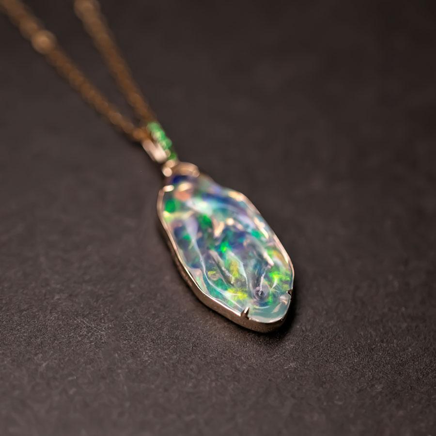 2.2 ct Mexican Fire Opal, Tsavorite Pendant Necklace 18K Yellow Gold.


Expédition nationale gratuite par USPS First Class ! Sac ou boîte cadeau gratuit avec chaque commande !

L'opale, la reine des pierres précieuses, est l'une des plus belles