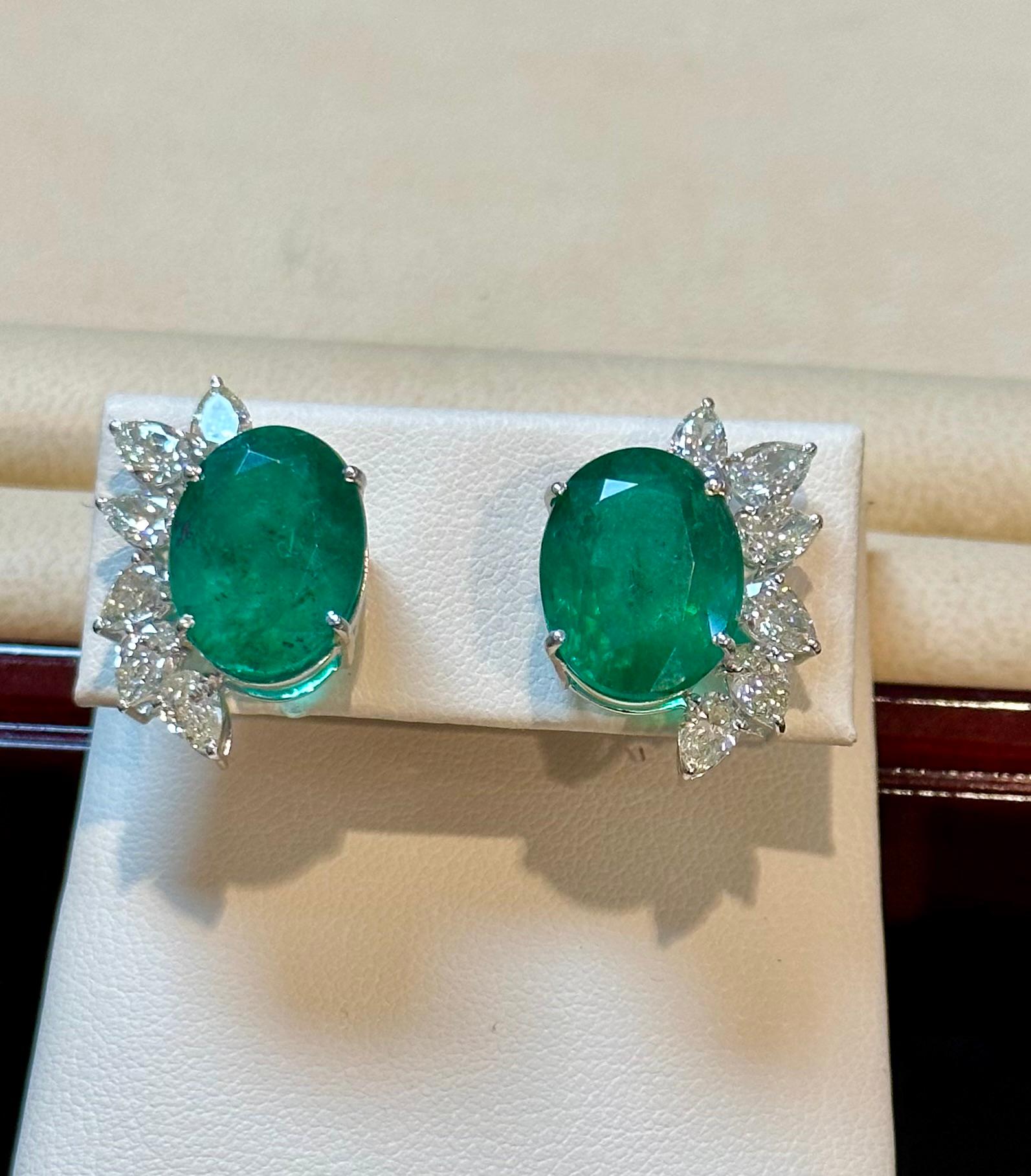 22 Karat natürlicher sambischer Smaragd & 3,60 Karat birnenförmiger Diamant-Ohrstecker, 14KWG im Angebot 8