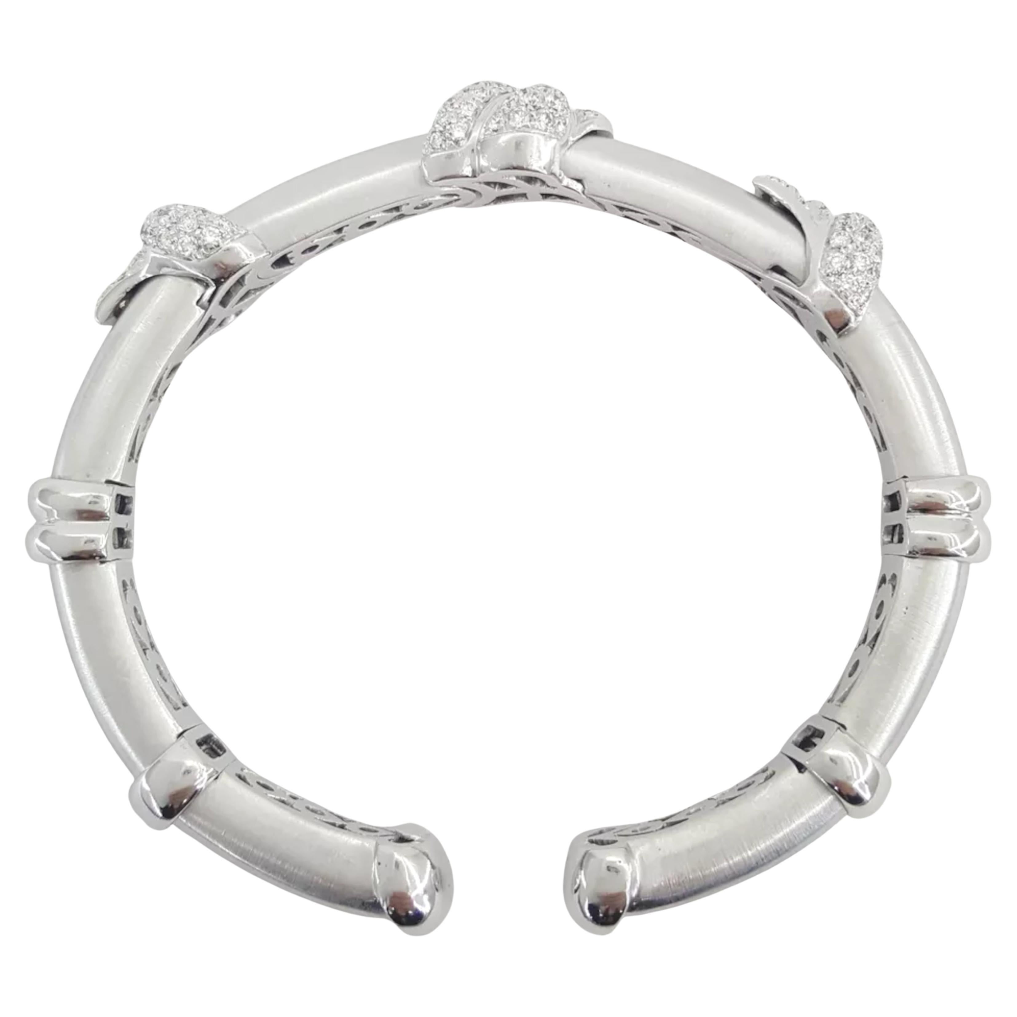 Contemporaneo Bracciale flessibile con diamanti da 2,2 carati in oro bianco 18 carati in vendita