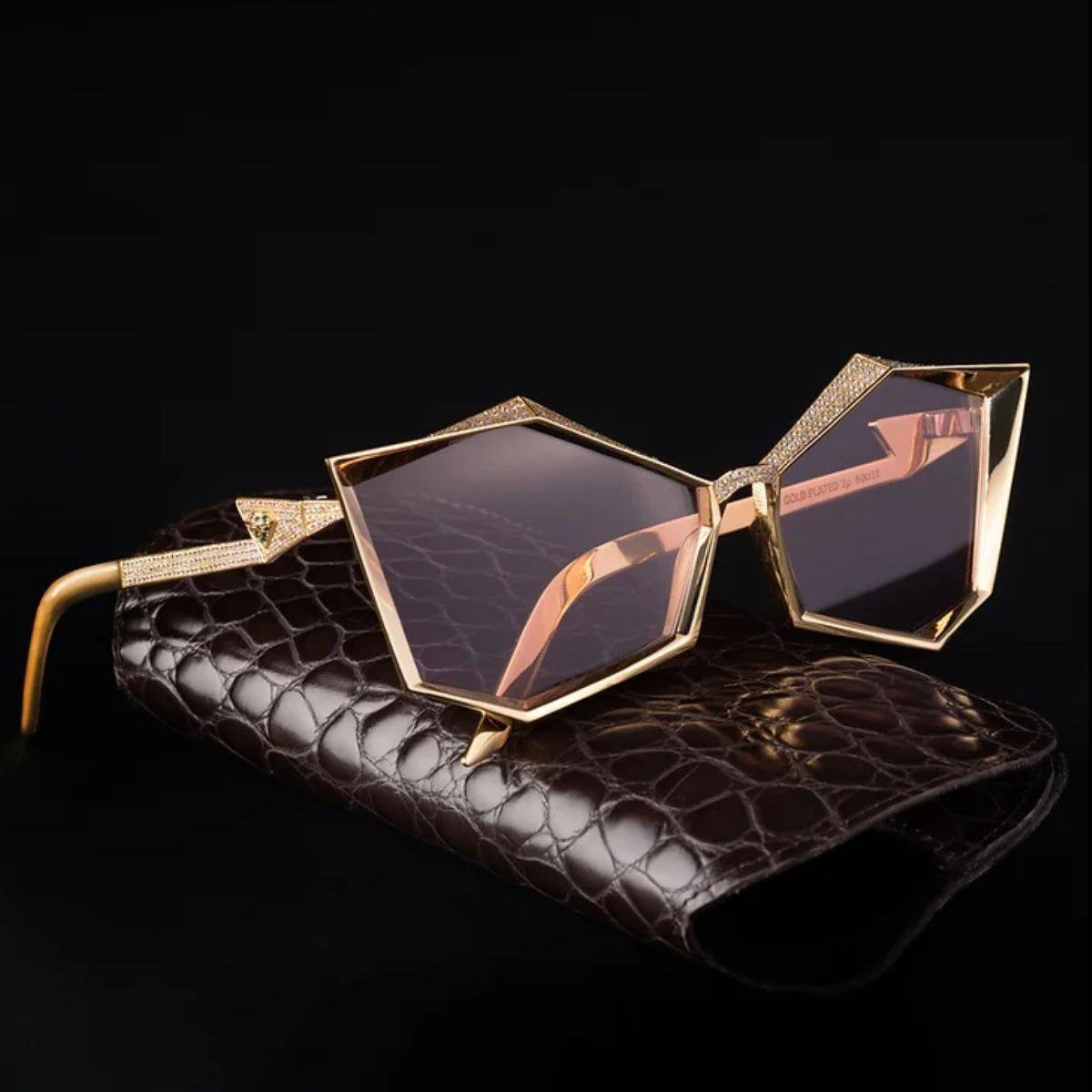 Artisan 22ct White Diamonds and Emeralds Pavè Italian Sunglasses in 18k Yellow Gold For Sale