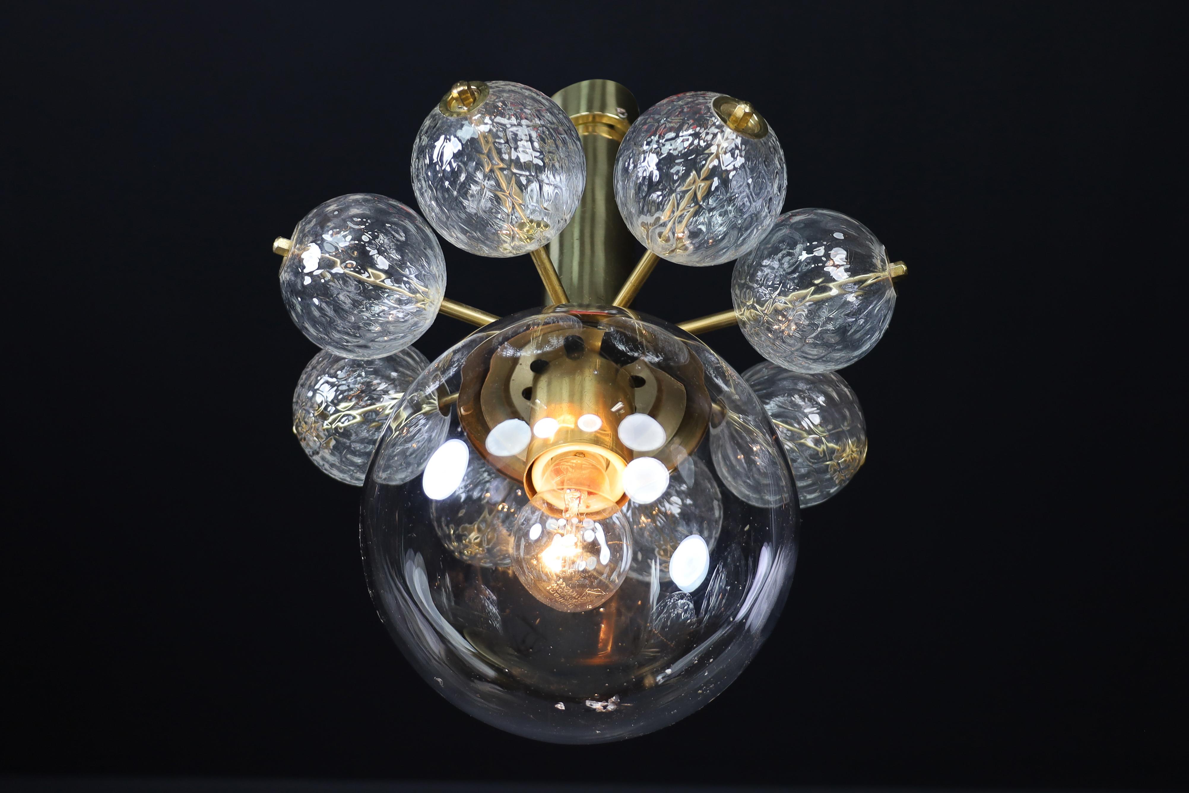 Large set chandelier with brass fixture and hand-blowed  glass globes, Cz 1960 In Good Condition For Sale In Almelo, NL