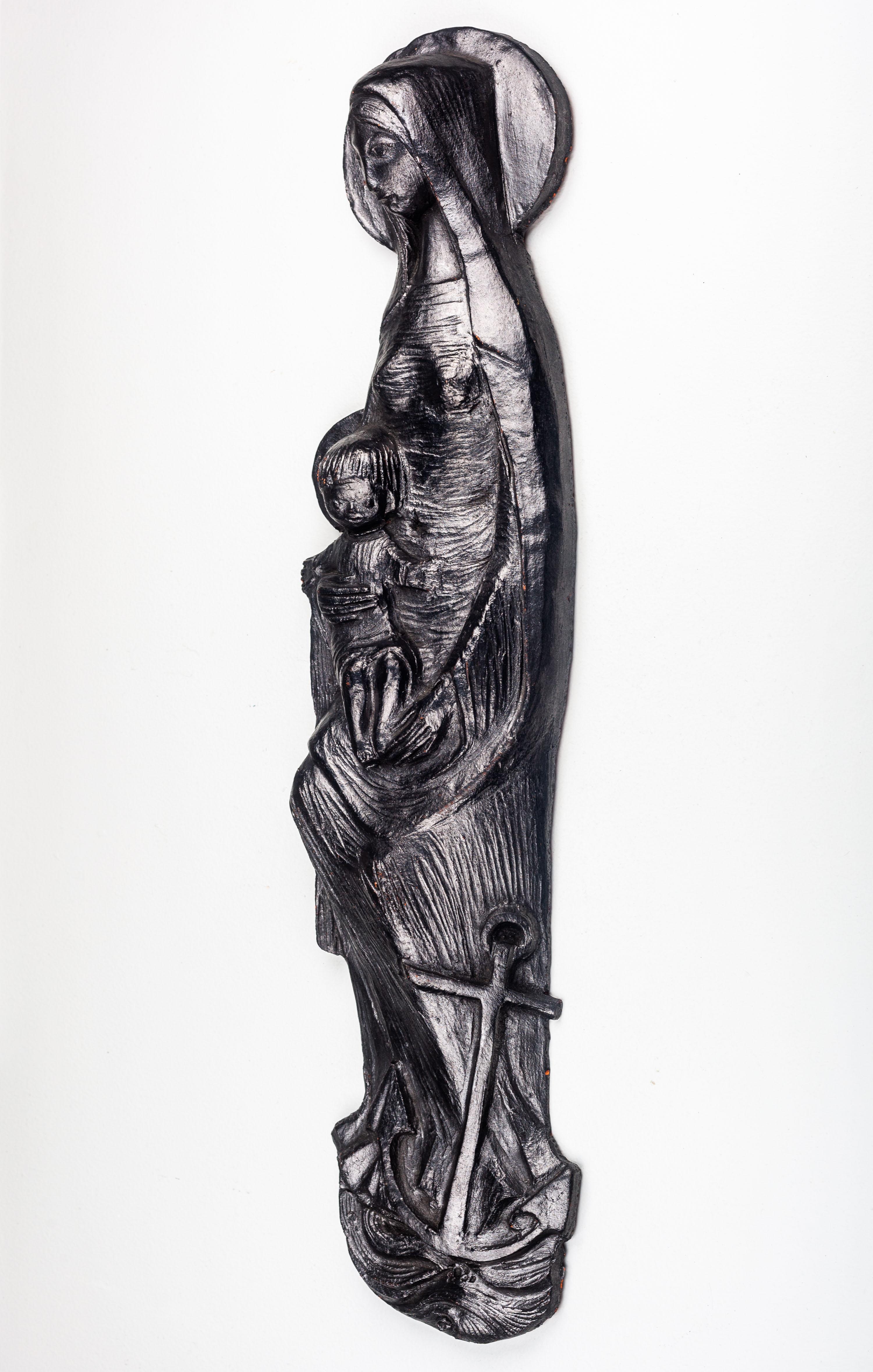 22-Zoll-Wanddekoration aus schwarzer Keramik - Jungfrau Maria mit Anker inmitten der Wellen im Angebot 11