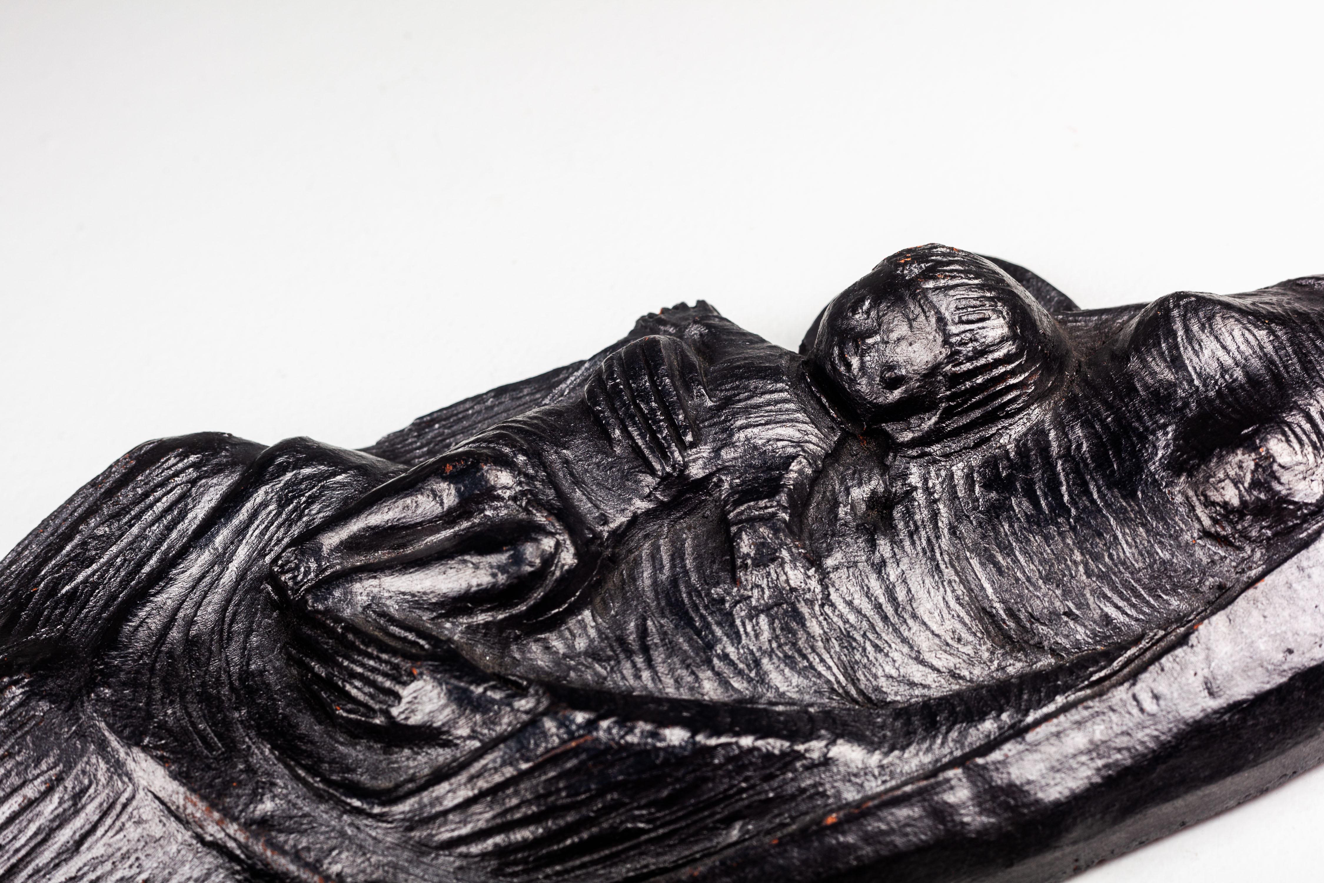 22-Zoll-Wanddekoration aus schwarzer Keramik - Jungfrau Maria mit Anker inmitten der Wellen im Angebot 12