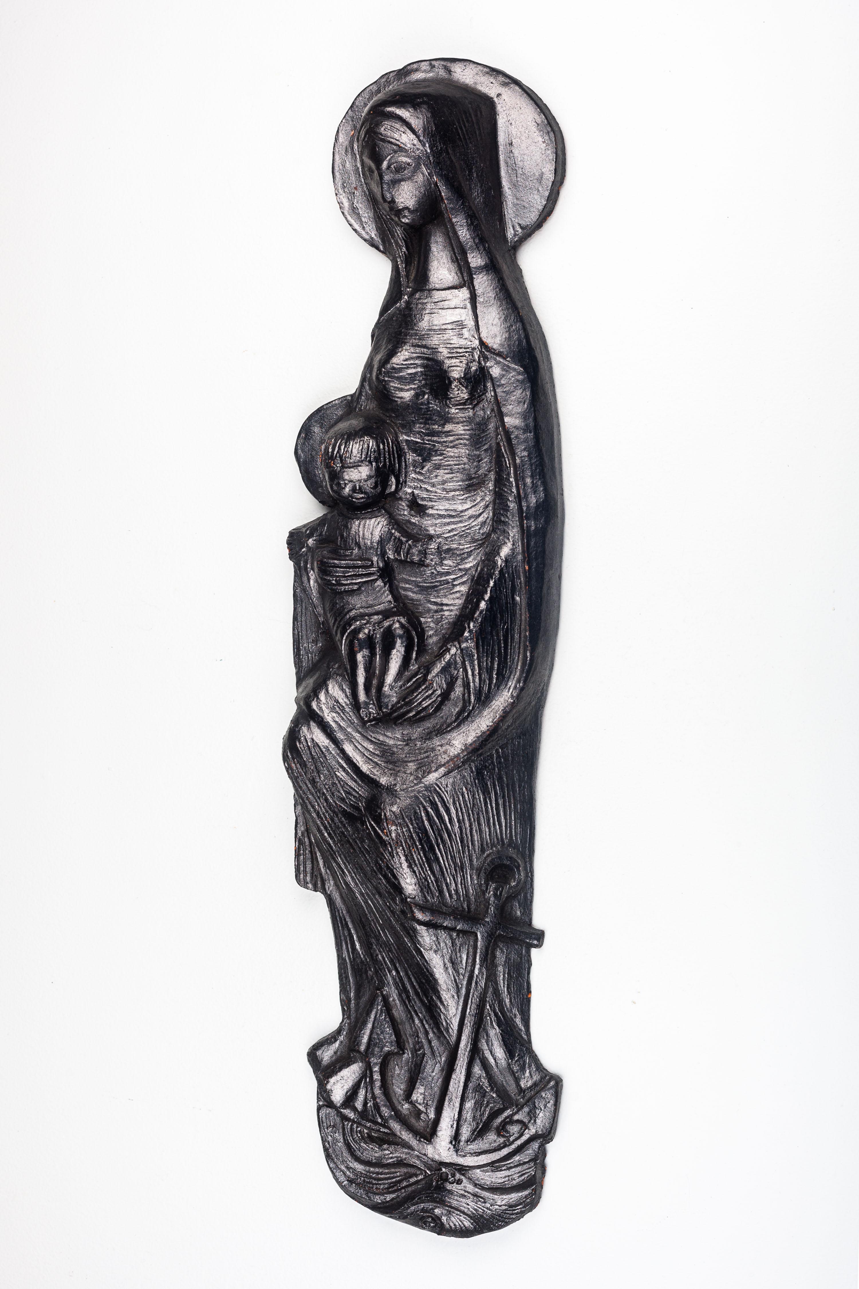 Céramique Décoration murale en céramique noire de 22 pouces - Vierge Marie avec ancre parmi les vagues en vente
