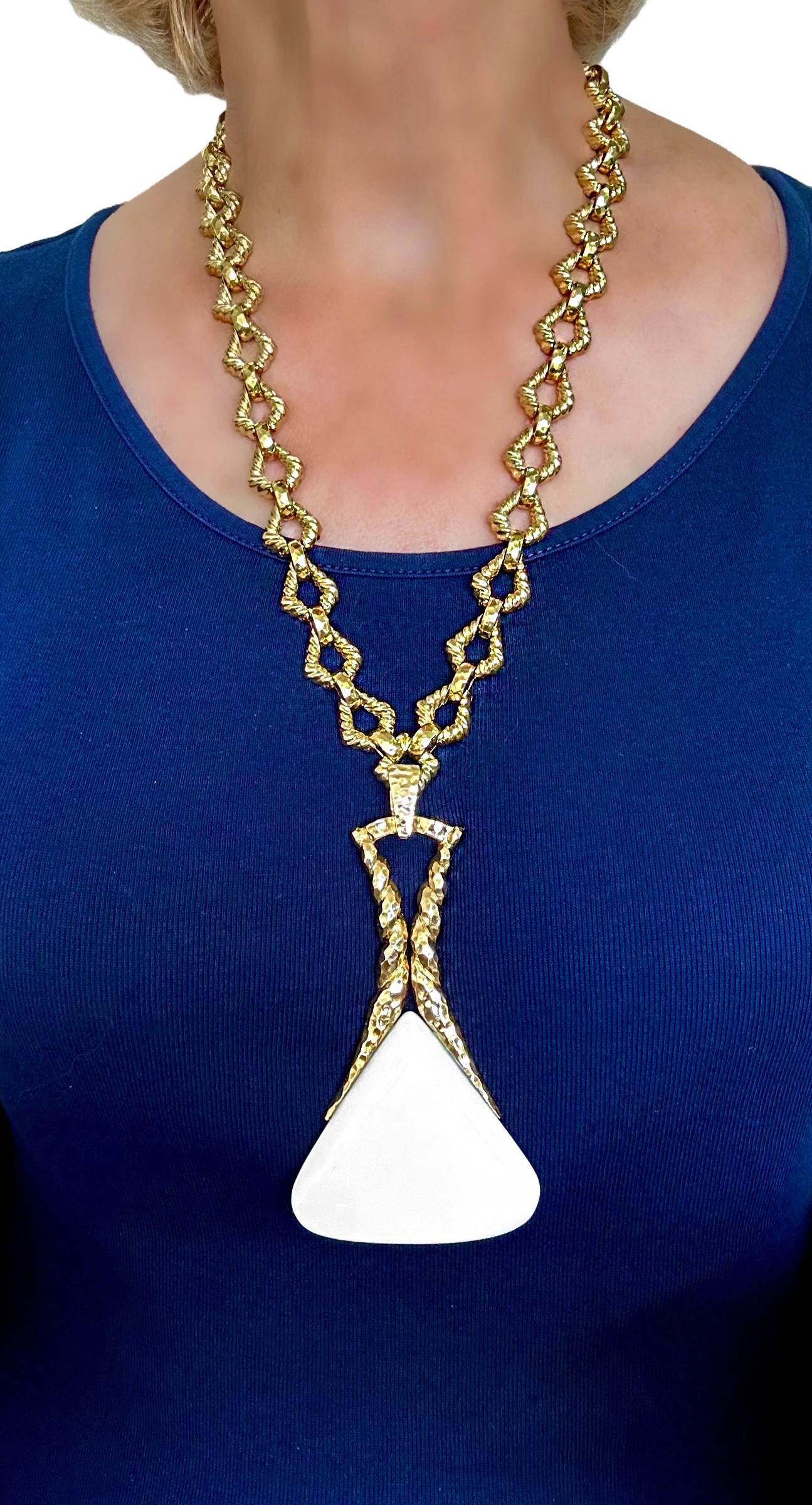 This handsome yellow gold 22 inch long, open link necklace with removable white onyx pendant, has a dramatic style and 