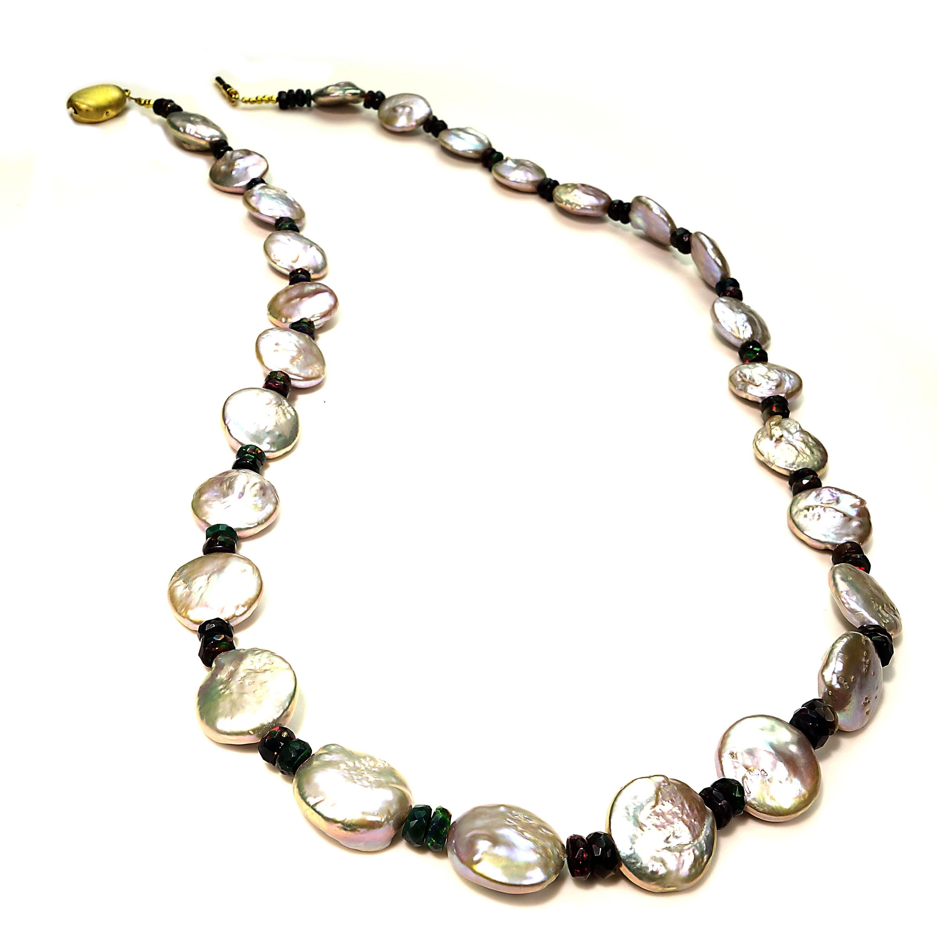 Halskette mit 22 Zoll silbernen Münzperlen und schwarzem Opal Juni Geburtsstein von JD (Perle) im Angebot