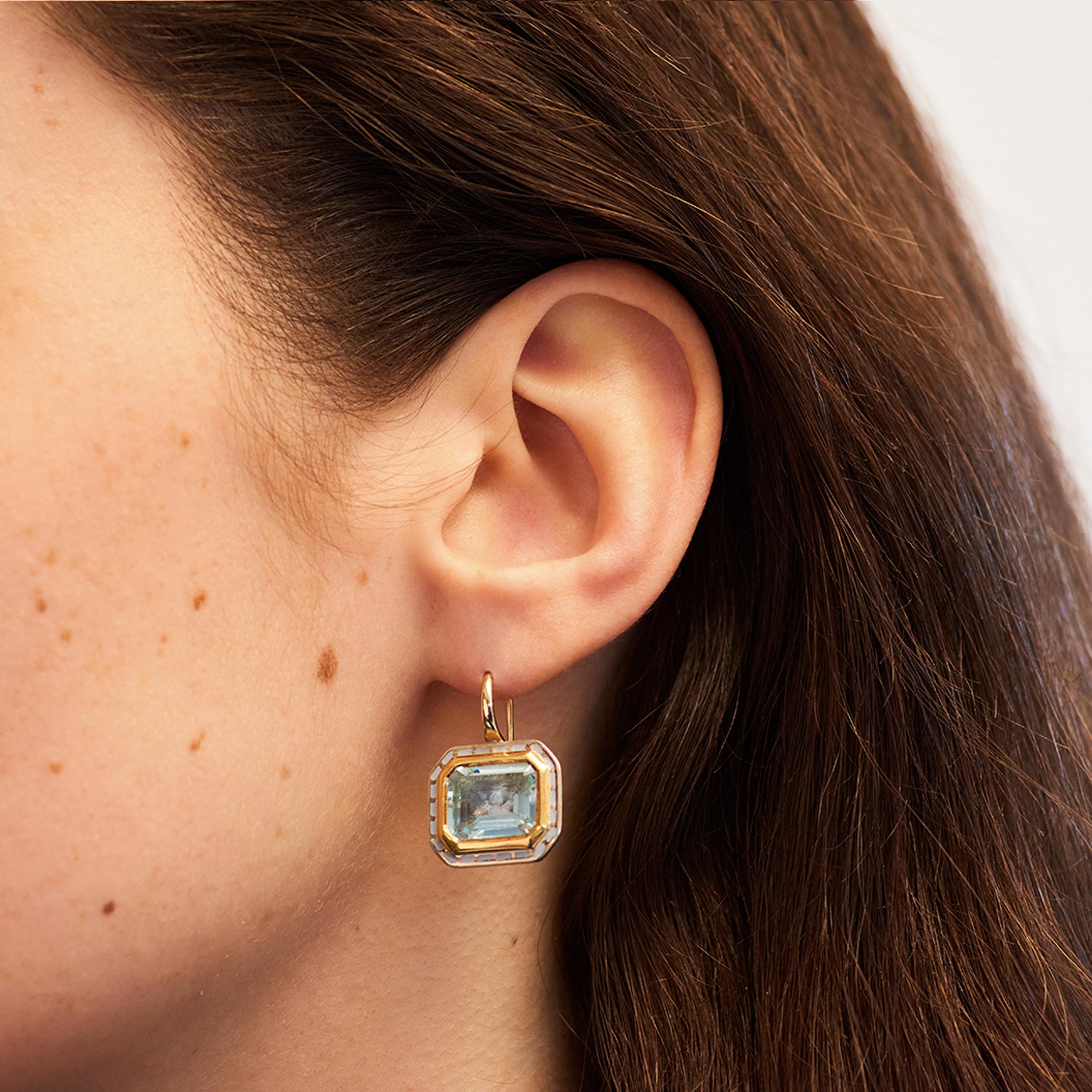 Alice Cicolini’s Silver Tile Emerald Cut earrings combine gold and sterling silver with lacquer enamel. The centre stone of each earring is set in 22 karat gold, surrounded by decorative lacquer enamel, which extends to adorn back of the earring.