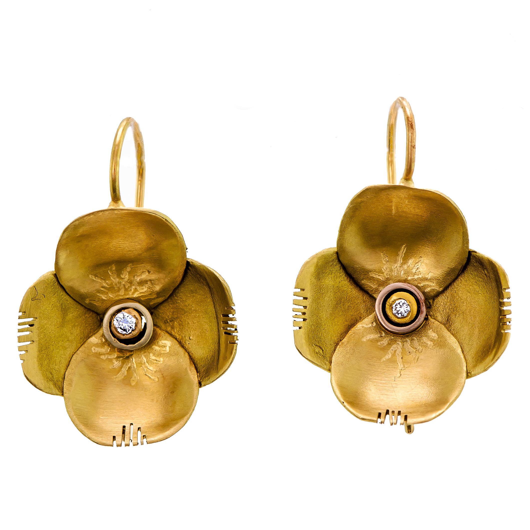 22 Karat Diamond Brushed Gold Flower Pansy Form Wireback Earrings In Good Condition For Sale In Wheaton, IL