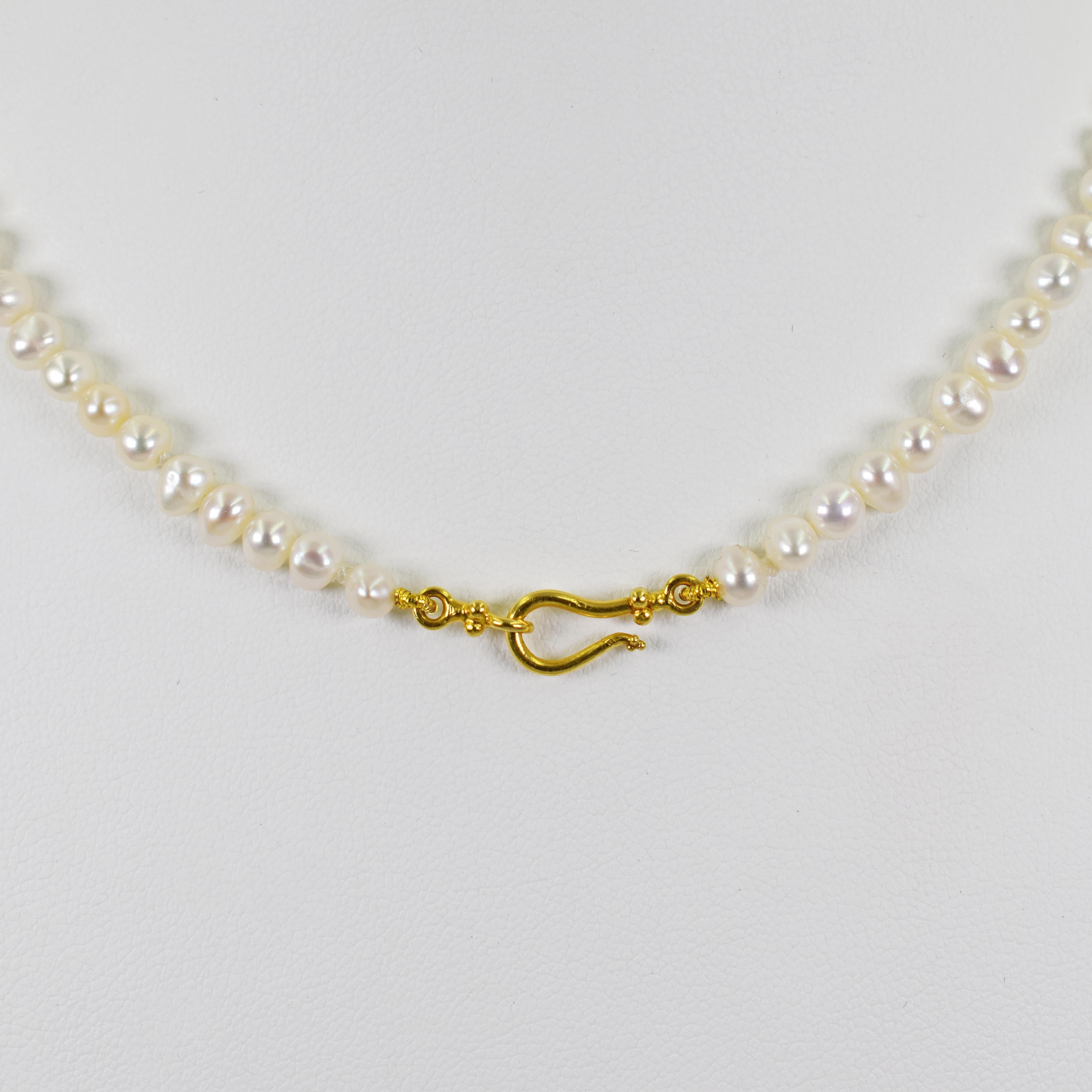 22 Karat Gold Byzantinisches Kreuz Anhänger und Süßwasserperlen Perlenkette Halskette im Zustand „Neu“ im Angebot in Naples, FL