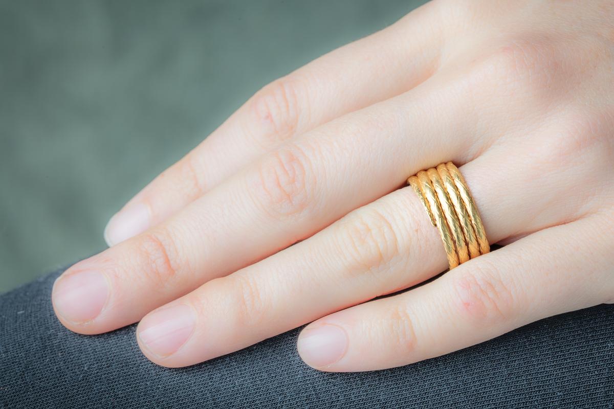 22 Karat Gold Spiralband Ring für Damen oder Herren im Angebot